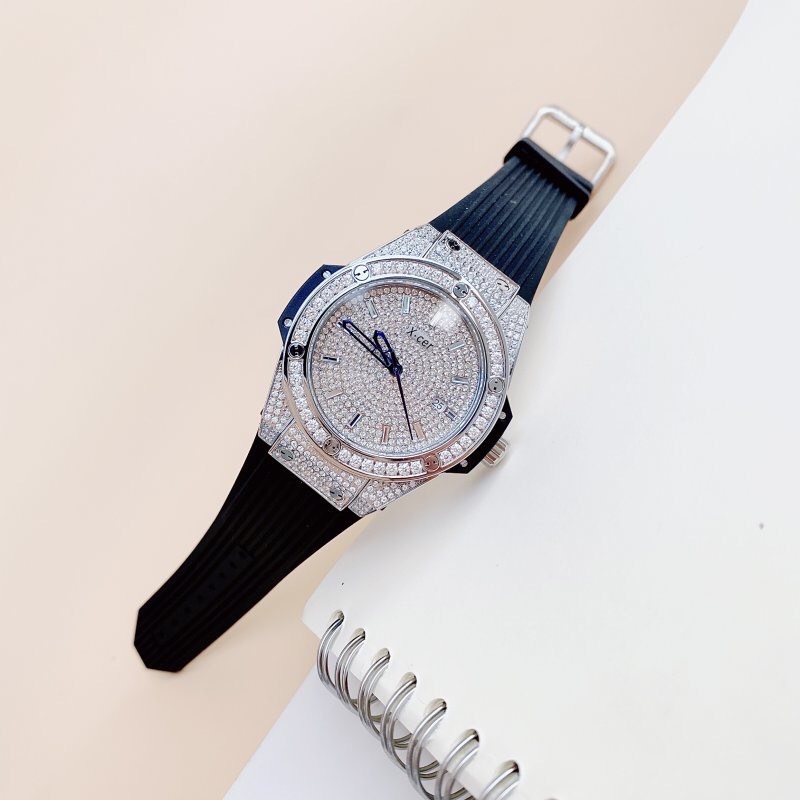 Đồng Hồ Xcer Tựa Hublot |Nữ Giới |Full Đá Silver |Dây Cao Su Đen |Máy Pin (Quartz) |Size 34mm |donghogiatot.vn