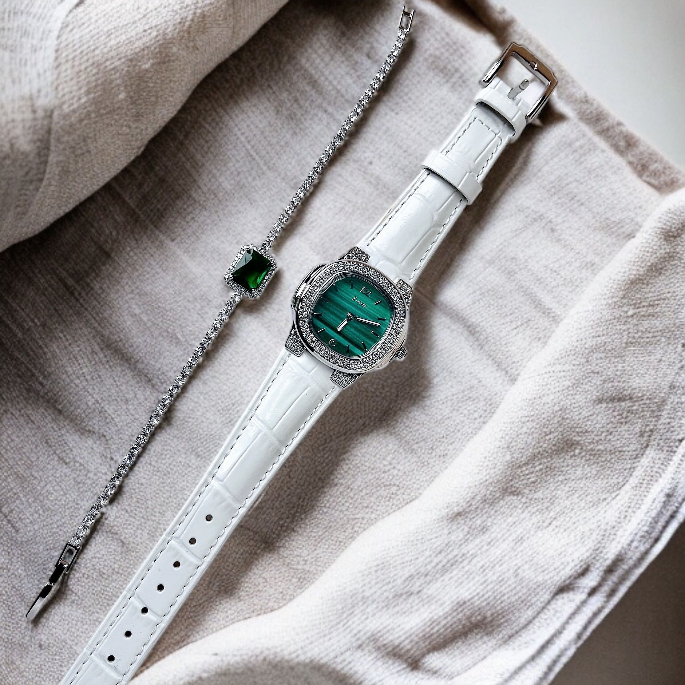 Đồng Hồ Xcer Tựa Patek Philippe |Nữ Giới |Mặt Xanh Lá |Dây Da Trắng |Máy Pin (Quartz) |Size 30mm |donghogiatot.vn