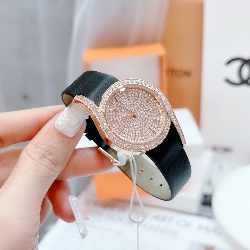 Đồng Hồ Xcer Tựa Piaget |Nữ Giới |Full Đá |Rose Gold |Dây Da Lụa Đen |Máy Pin (Quartz) |Size 32mm |donghogiatot.vn