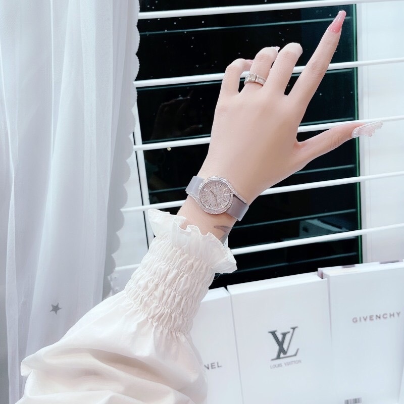 Đồng Hồ Xcer Tựa Piaget |Nữ Giới |Full Đá |Trắng Silver |Dây Da Xám |Máy Pin (Quartz) |Size 32mm |donghogiatot.vn