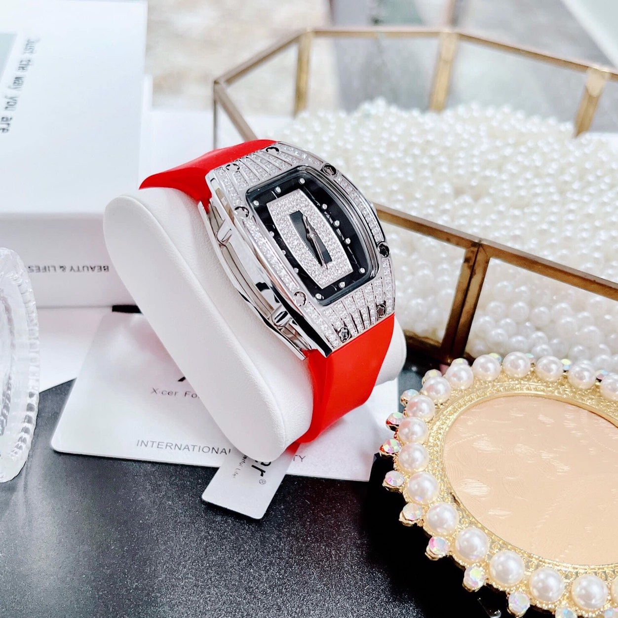 Đồng Hồ Xcer Tựa Richard Mille |Nữ Giới |Full Đá |Silver |Dây Cao Su Đỏ |Máy Pin (Quartz) |Size 36mm |donghogiatot.vn