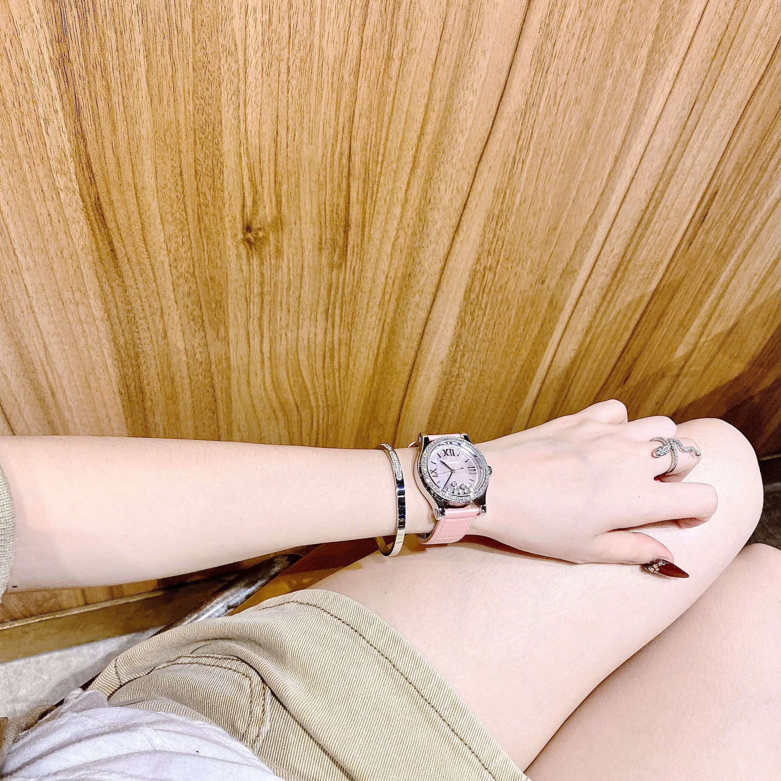 Đồng Hồ Chopard Happy Sport |Nữ Giới |Mặt Xà Cừ |Dây Da Màu Hồng |Máy Pin (Quartz) |Size 34mm |donghogiatot.vn