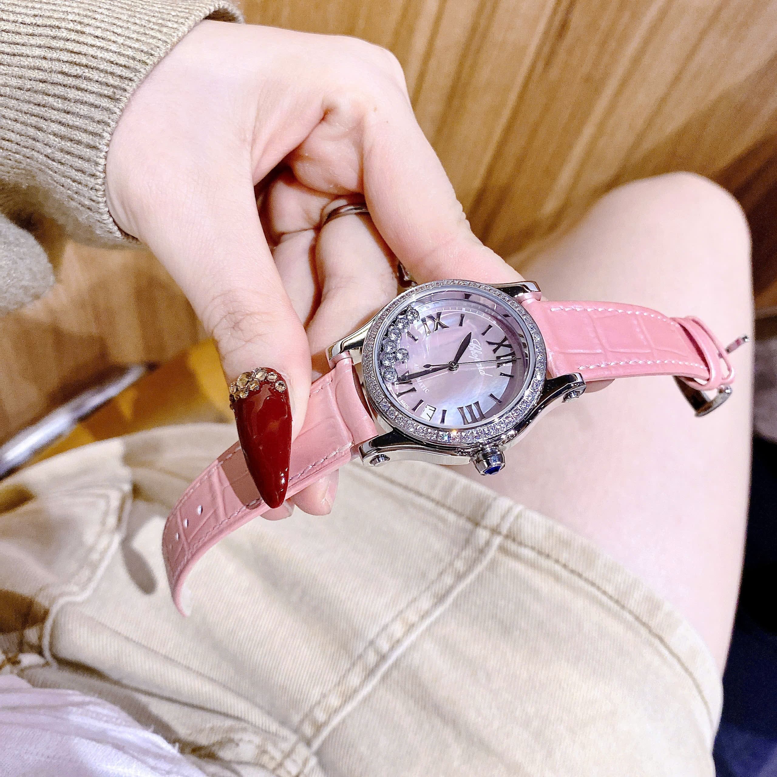 Đồng Hồ Chopard Happy Sport |Nữ Giới |Mặt Xà Cừ |Dây Da Màu Hồng |Máy Pin (Quartz) |Size 34mm |donghogiatot.vn