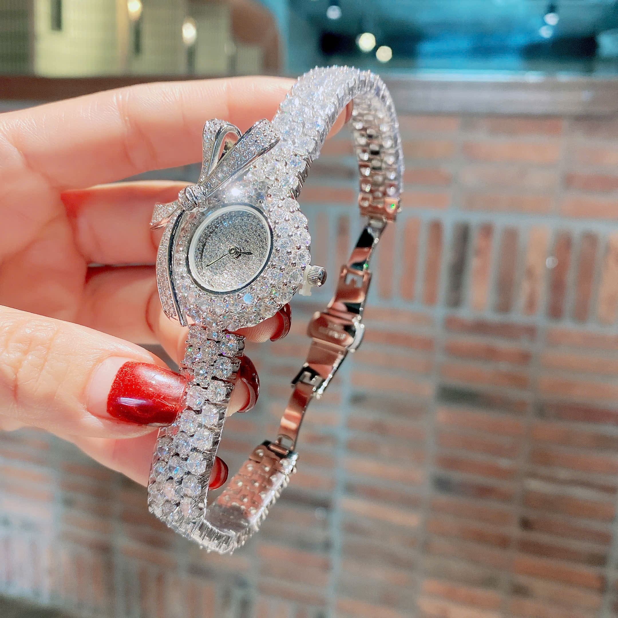 Đồng Hồ Chopard Mặt Đính Nơ |Nữ Giới |Dây Kim Loại Đính Đá Silver |Máy Pin (Quartz) |Size 30mm |donghogiatot.vn