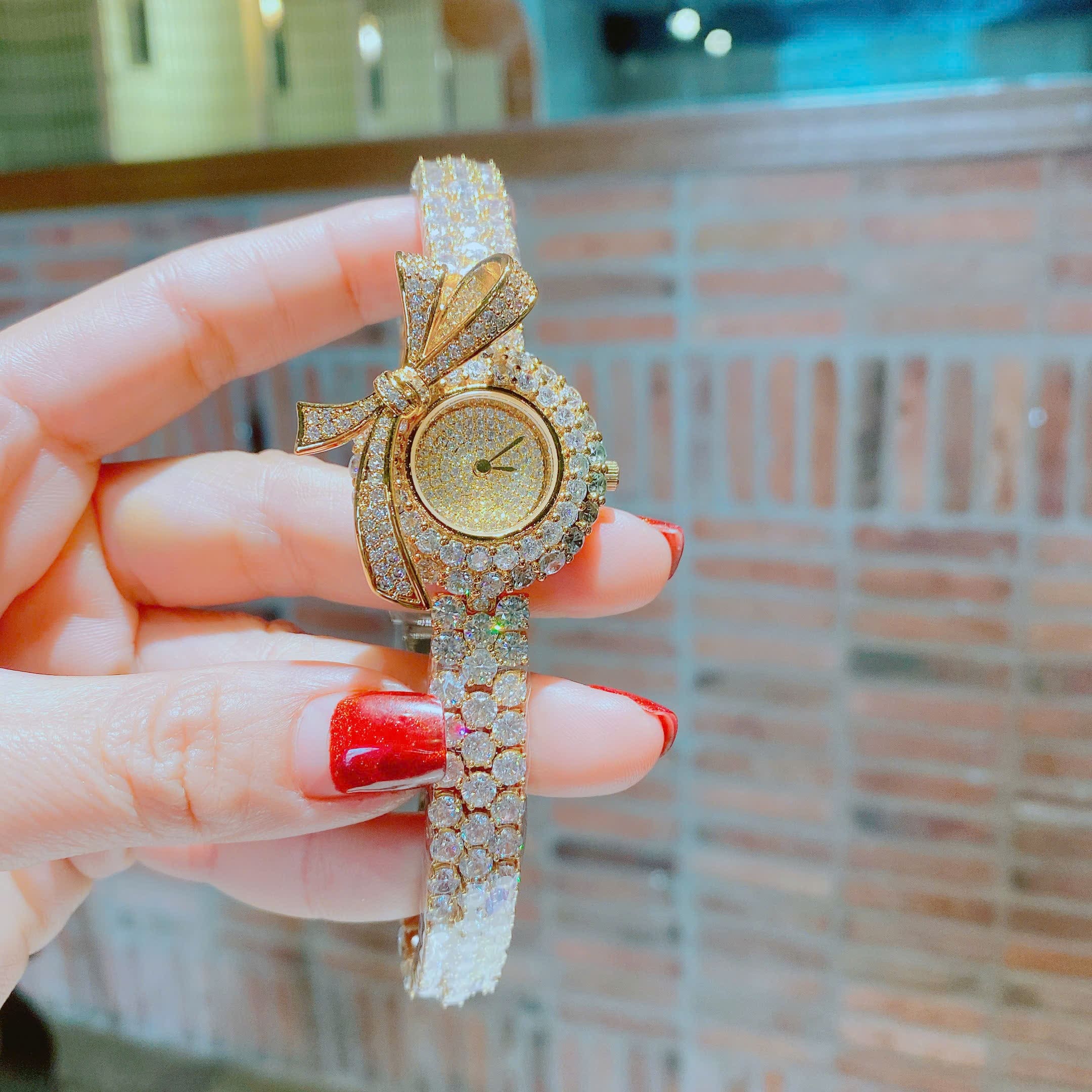 Đồng Hồ Chopard Mặt Nơ |Nữ Giới |Full Đá |Dây Kim Loại Vàng Gold |Máy Pin (Quartz) |Size 30mm |donghogiatot.vn