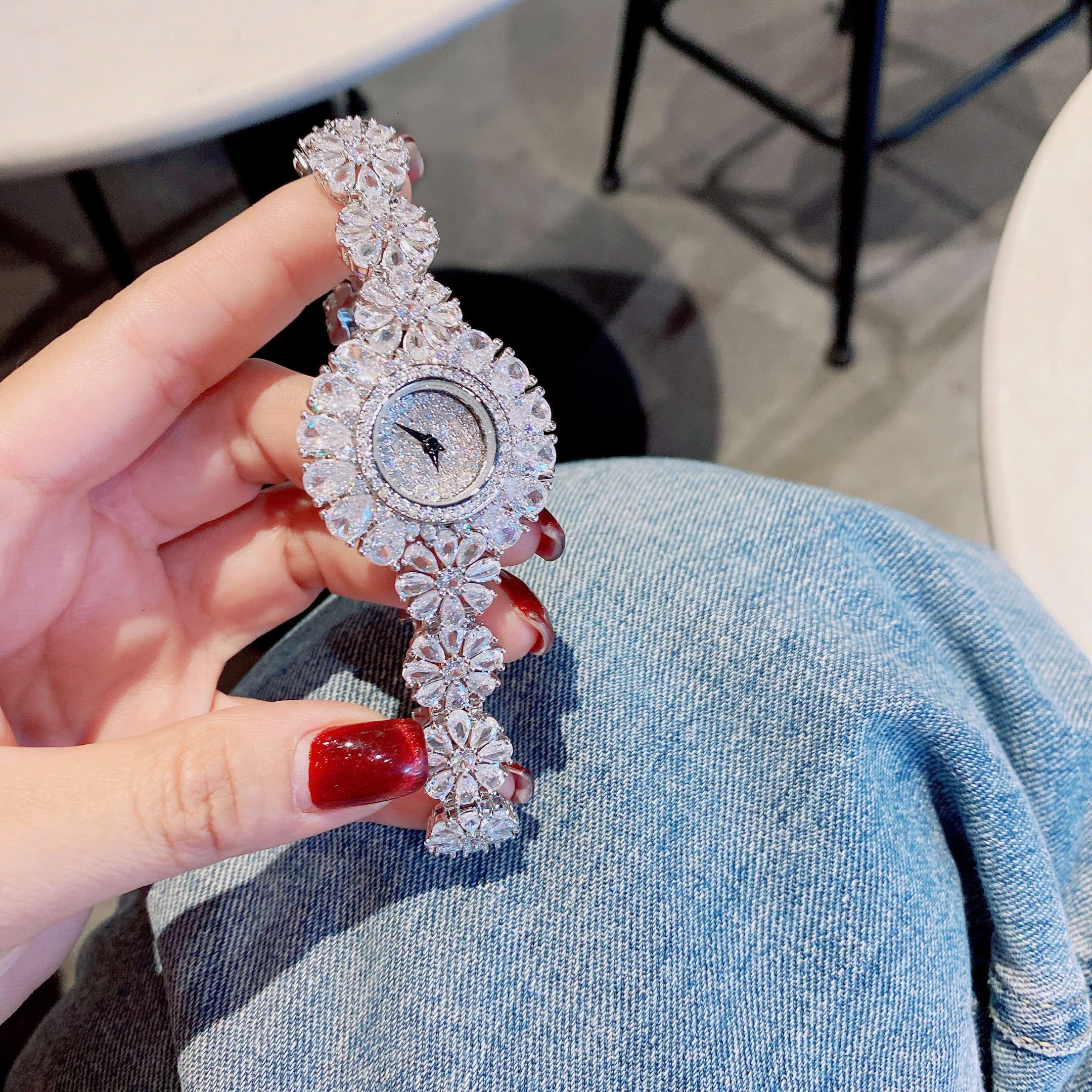 Đồng Hồ Chopard Mặt Full Đá Swaroski |Nữ Giới |Dây Đính Pha Lê Hoa Mai |Máy Pin (Quartz) |Size 34mm |donghogiatot.vn