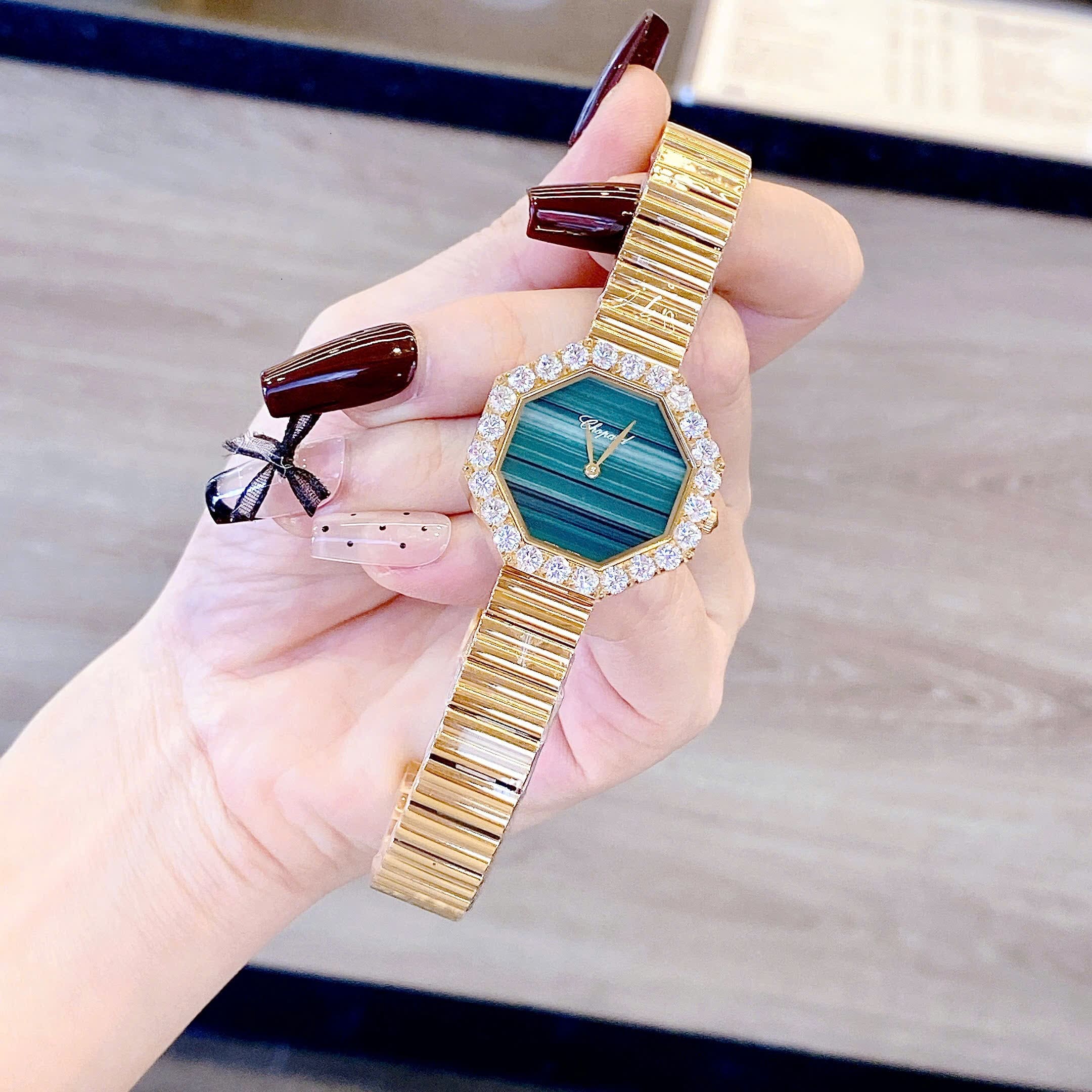 Đồng Hồ Chopard Mặt Xà Cừ |Nữ Giới |Xanh Rêu |Dây Kim Loại Vàng Gold |Máy Pin (Quartz) |Size 32mm |donghogiatot.vn