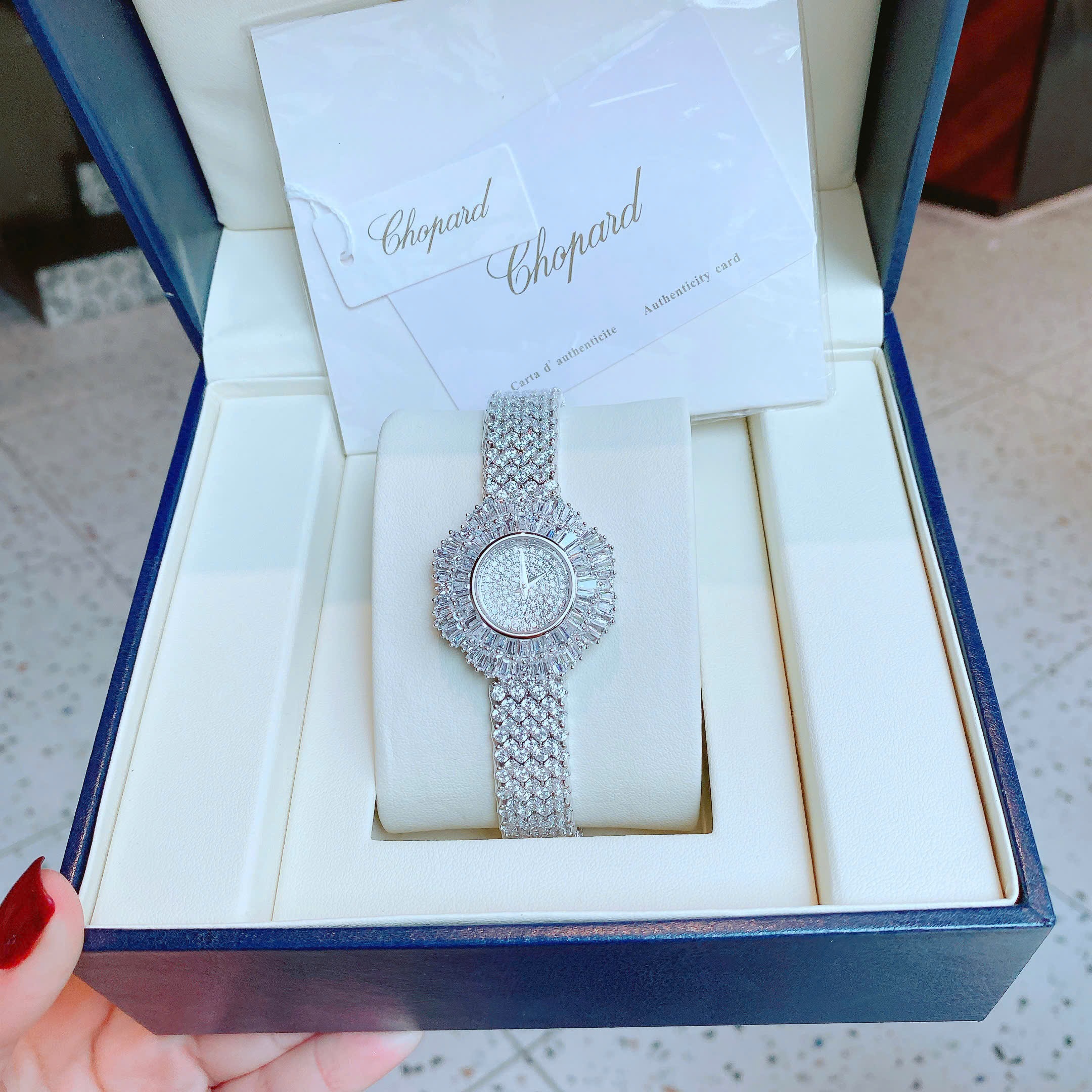 Đồng Hồ Chopard Khảm Pha Lê |Nữ Giới |Dây Kim Loại Đính Full Đá Silver |Máy Pin (Quartz) |Size 32mm |donghogiatot.vn