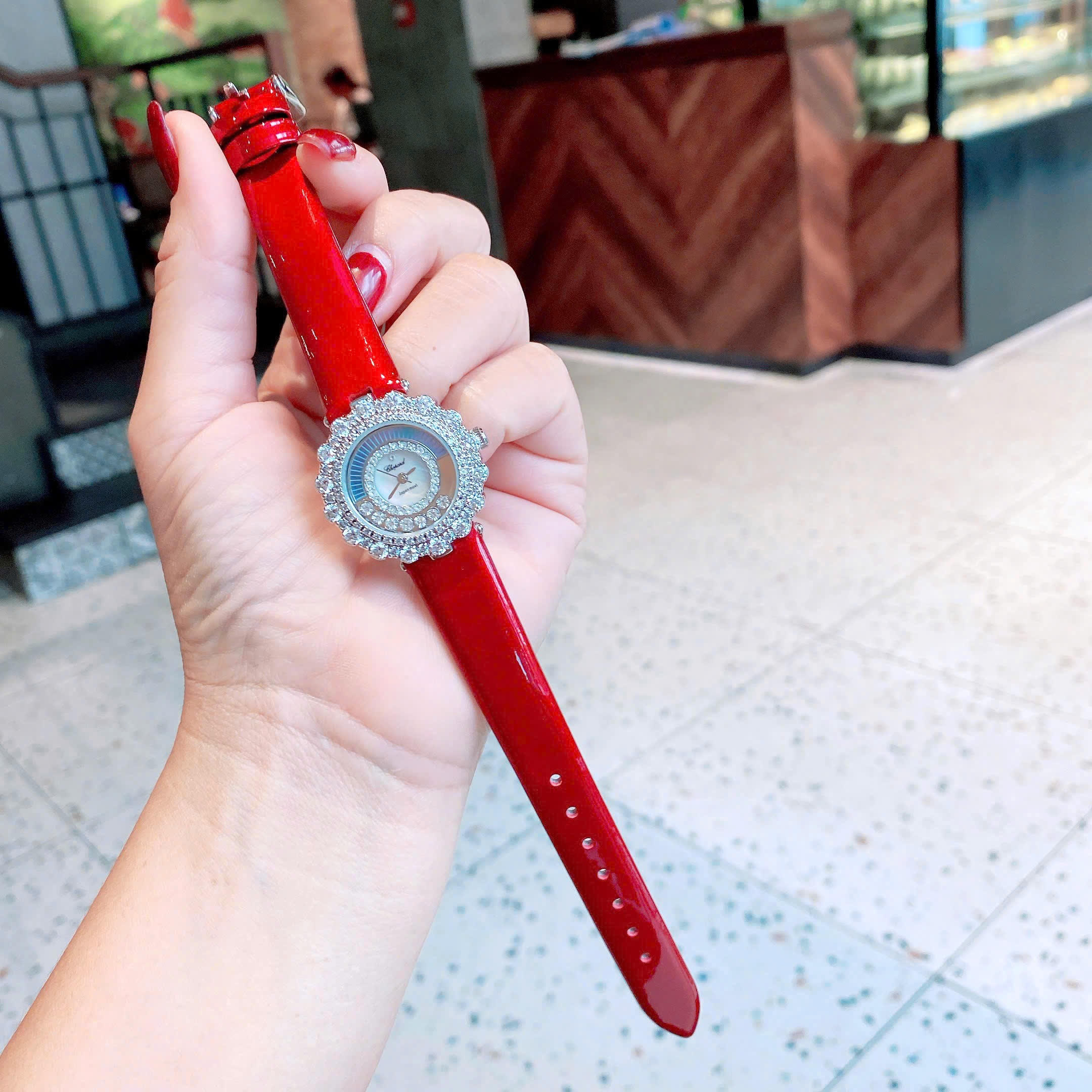 Đồng Hồ Chopard Happy Diamonds |Nữ Giới |Đính Đá |Dây Da Đỏ |Máy Pin (Quartz) |Size 30mm |donghogiatot.vn