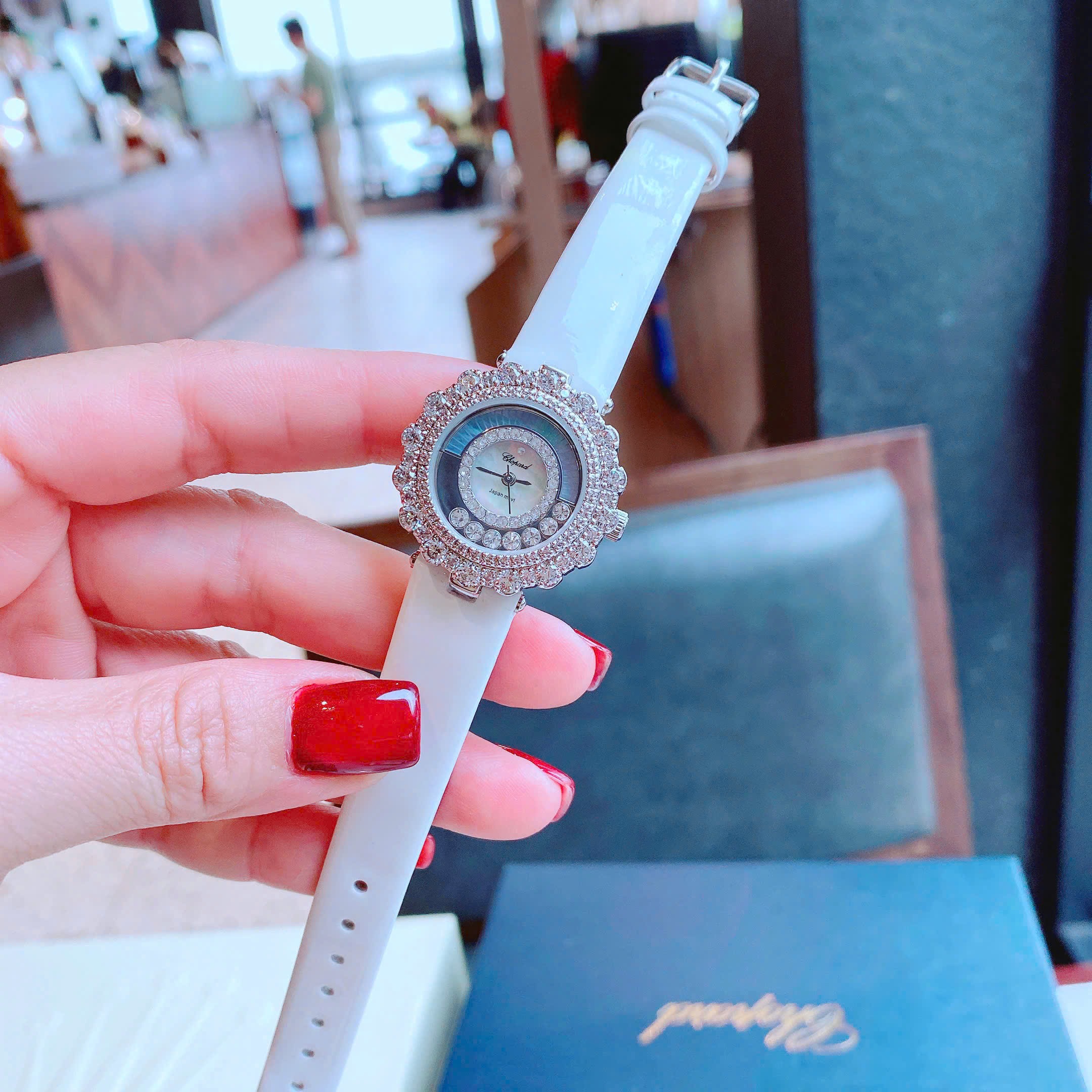 Đồng Hồ Chopard Happy Diamonds |Nữ Giới |Đính Đá |Dây Da Màu Đen |Máy Pin (Quartz) |Size 30mm |donghogiatot.vn