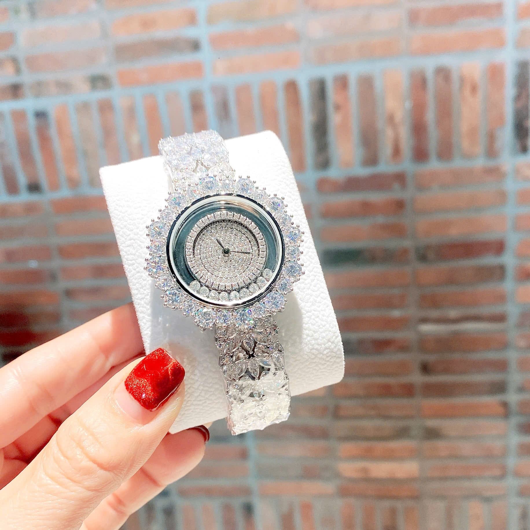 Đồng Hồ Chopard Đính Đá Rơi |Nữ Giới |Silver |Lắc Tay Full Pha Lê |Máy Pin (Quartz) |Size 36mm |donghogiatot.vn