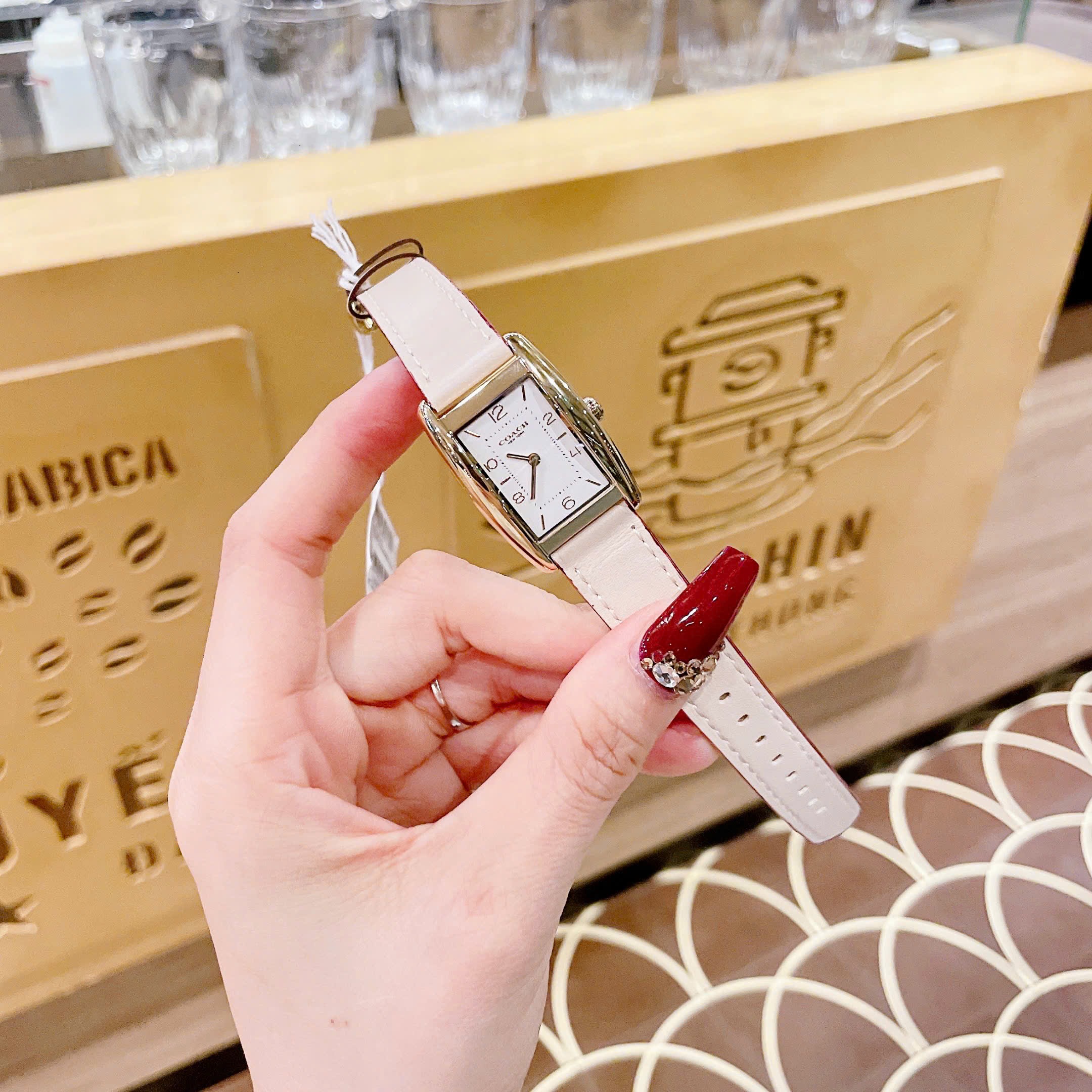 Đồng Hồ Coach Reese |Nữ Giới |Mặt Chữ Nhật |Vàng Gold |Dây Da Hồng Phấn |Máy Pin (Quartz) |Size 24x35mm |donghogiatot.vn