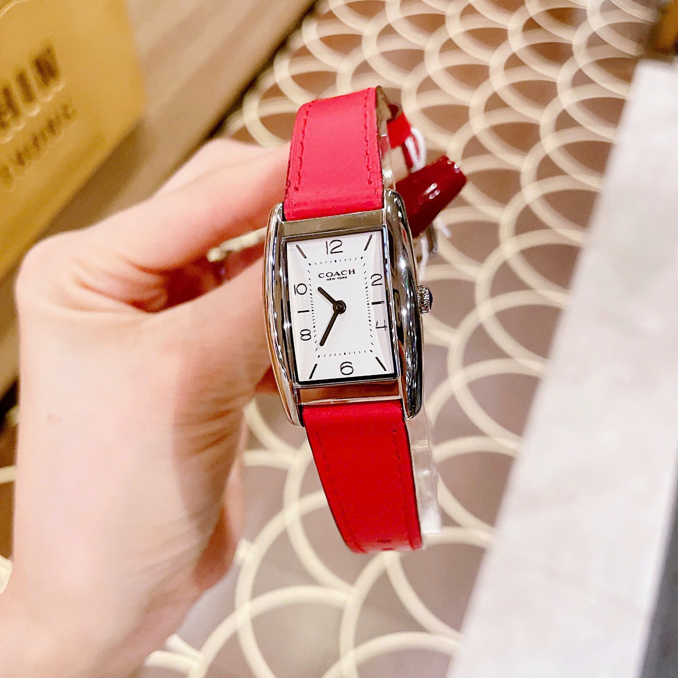 Đồng Hồ Coach Reese |Nữ Giới |Mặt Chữ Nhật |Silver |Dây Da Màu Đỏ |Máy Pin (Quartz) |Size 24x35mm |donghogiatot.vn