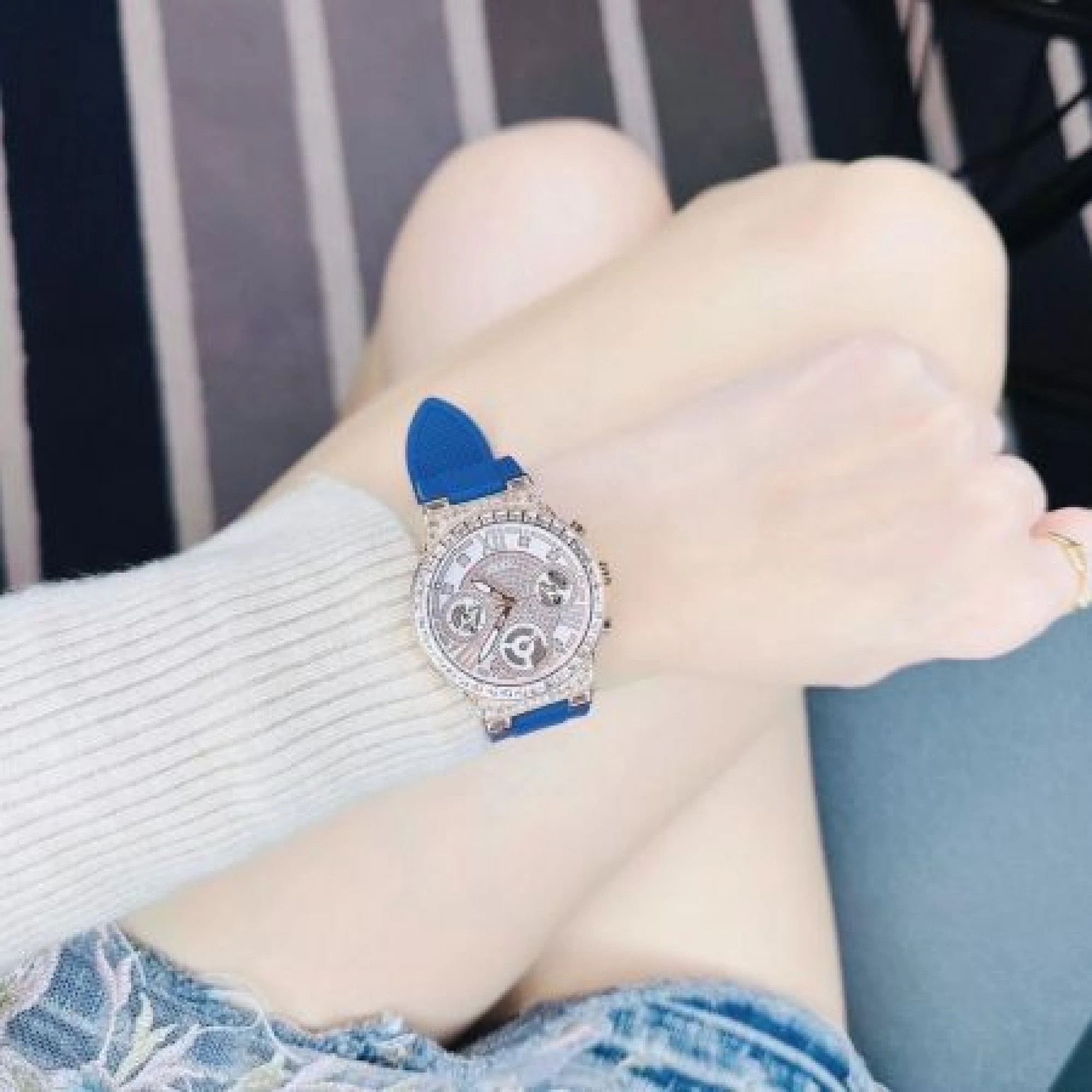 Đồng Hồ Guess Moonlight |Nữ Giới |Đính Đá Rose Gold |Dây Sillicone Xanh |Máy Pin (Quartz) |Size 36mm |donghogiatot.vn