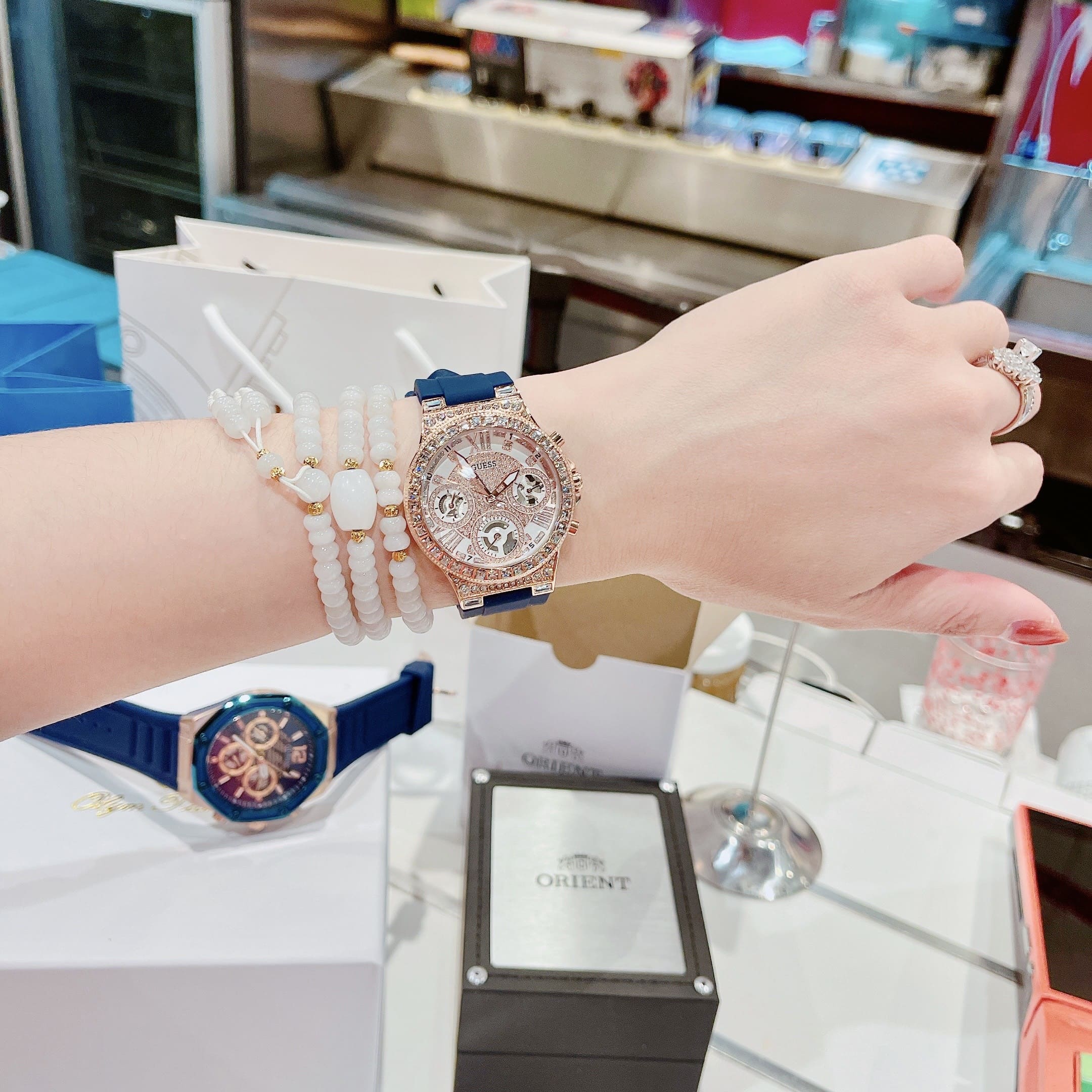 Đồng Hồ Guess Momentum |Cặp Đôi |Rose Gold |Chronograph |Dây Sillicone Xanh |Size 44x36mm |donghogiatot.vn