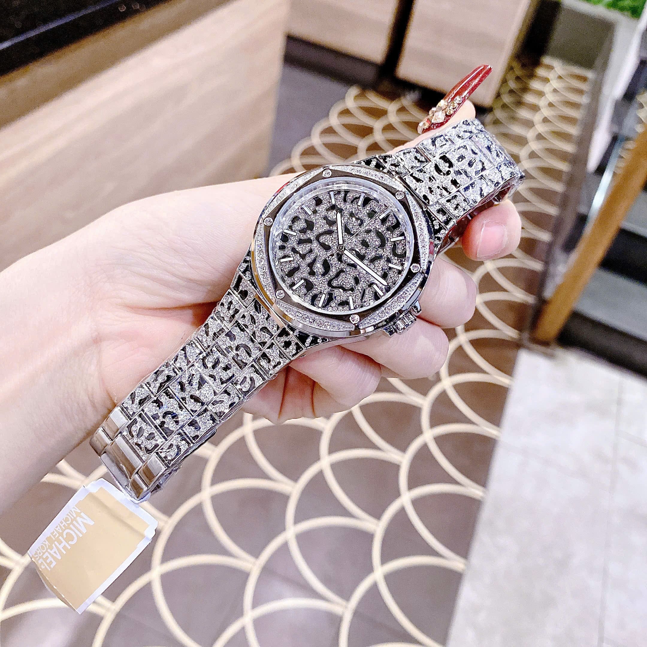 Đồng Hồ Michael Kors Lennox |Unisex |Silver |Dây Kim Loại Họa Tiết Báo |Máy Pin (Quartz) |Size 43mm |donghogiatot.vn