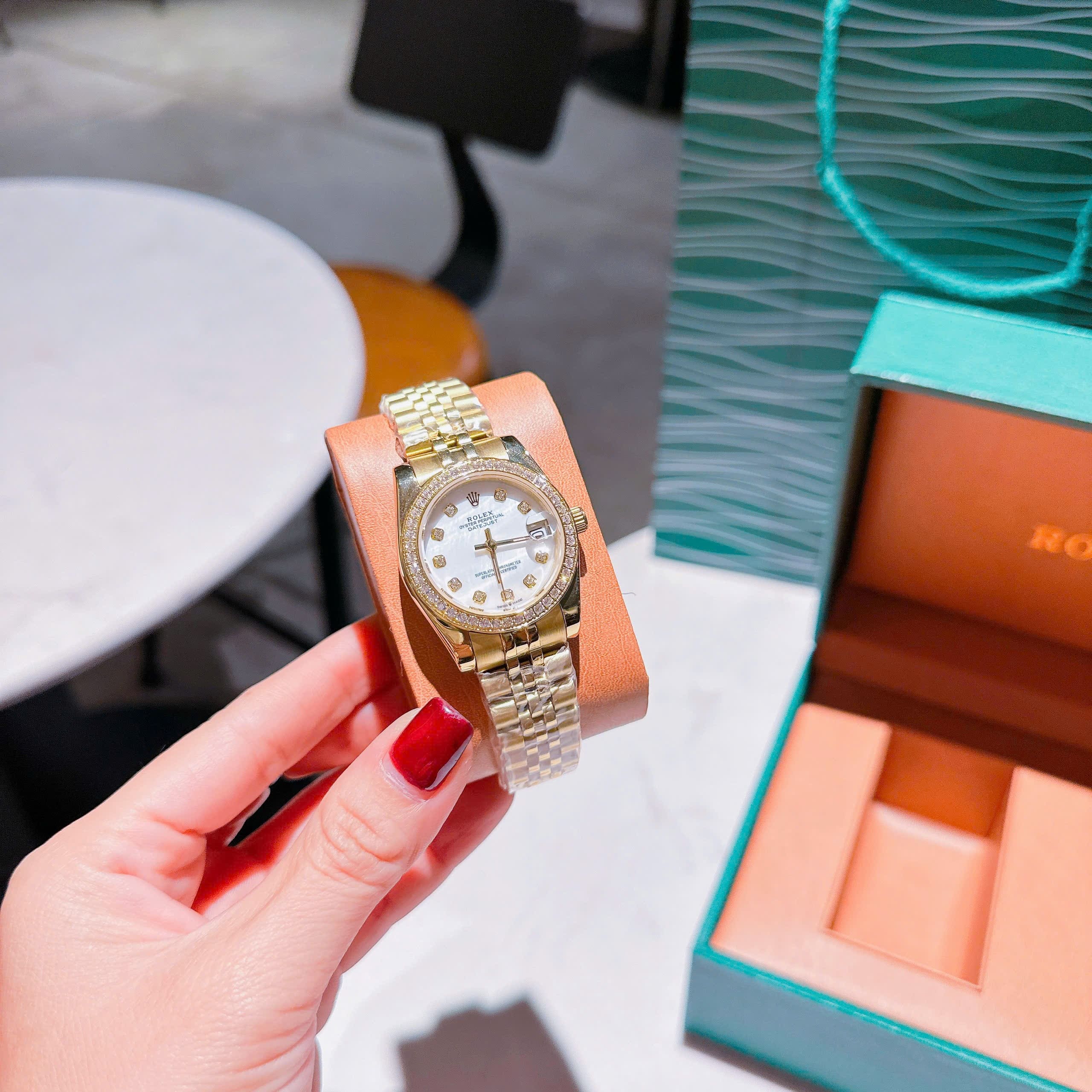 Đồng Hồ Rolex Đính Đá |Cặp Đôi |Mặt Trắng |Dây Kim Loại Vàng Gold |Máy Pin (Máy Quartz) |Size 36x31mm |donghogiatot.vn