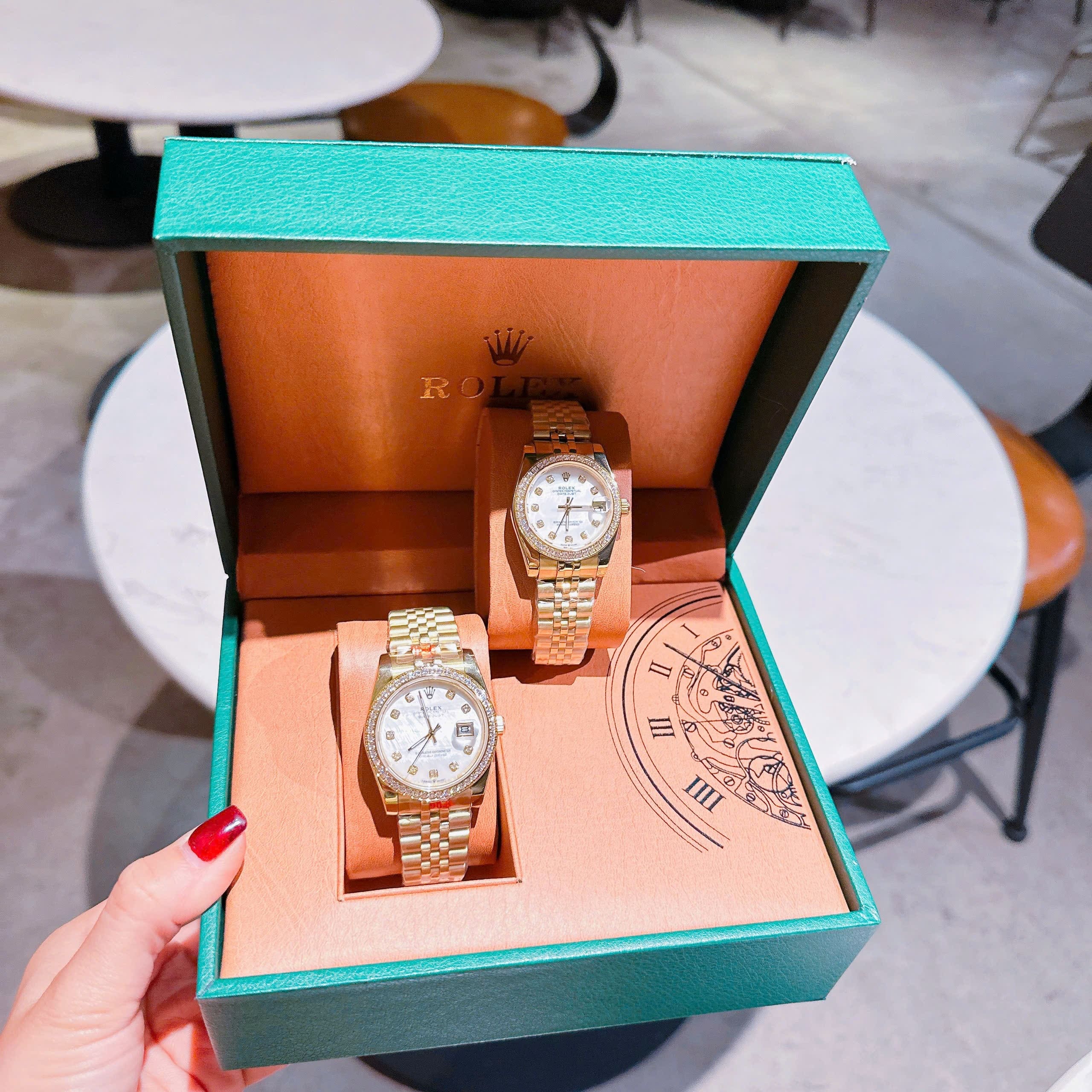 Đồng Hồ Rolex Đính Đá |Cặp Đôi |Mặt Trắng |Dây Kim Loại Vàng Gold |Máy Pin (Máy Quartz) |Size 36x31mm |donghogiatot.vn