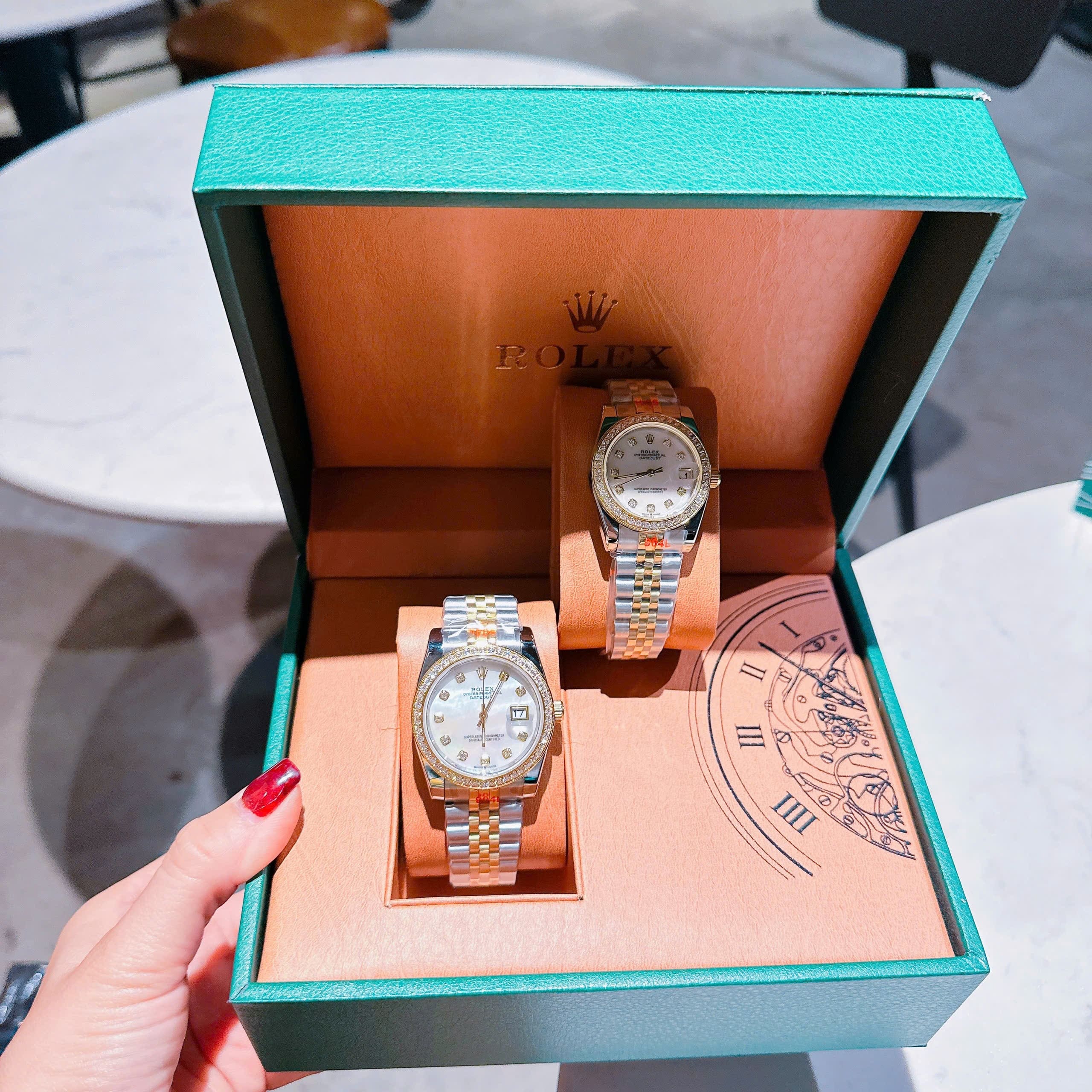 Đồng Hồ Rolex Đính Đá |Cặp Đôi |Mặt Trắng |Dây Kim Loại Demi Vàng |Máy Pin (Máy Quartz) |Size 36x31mm |donghogiatot.vn