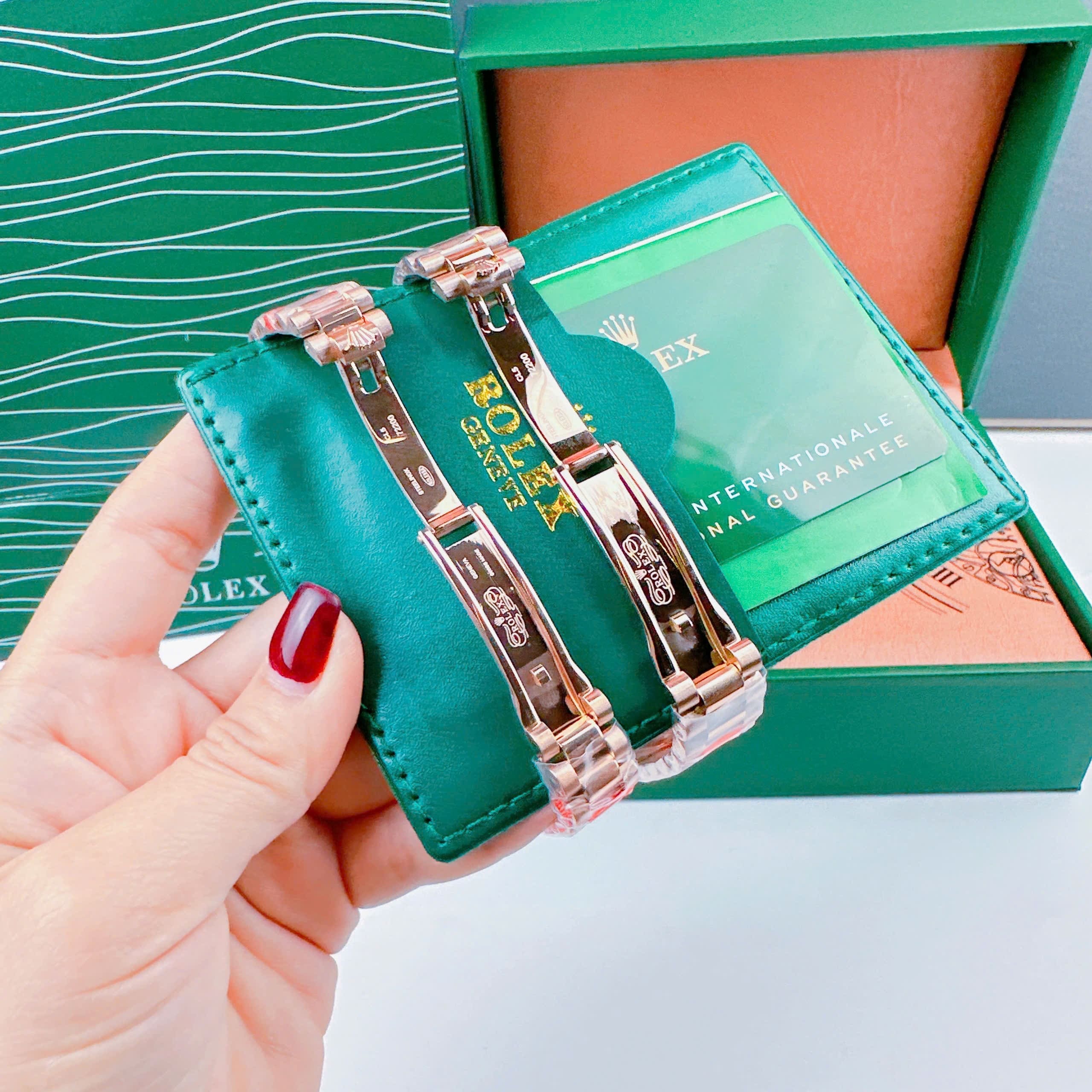 Đồng Hồ Rolex Niềng Khía |Cặp Đôi |Mặt Trắng |Dây Kim Loại Rose Gold |Máy Pin (Máy Quartz) |Size 36x31mm |donghogiatot.vn