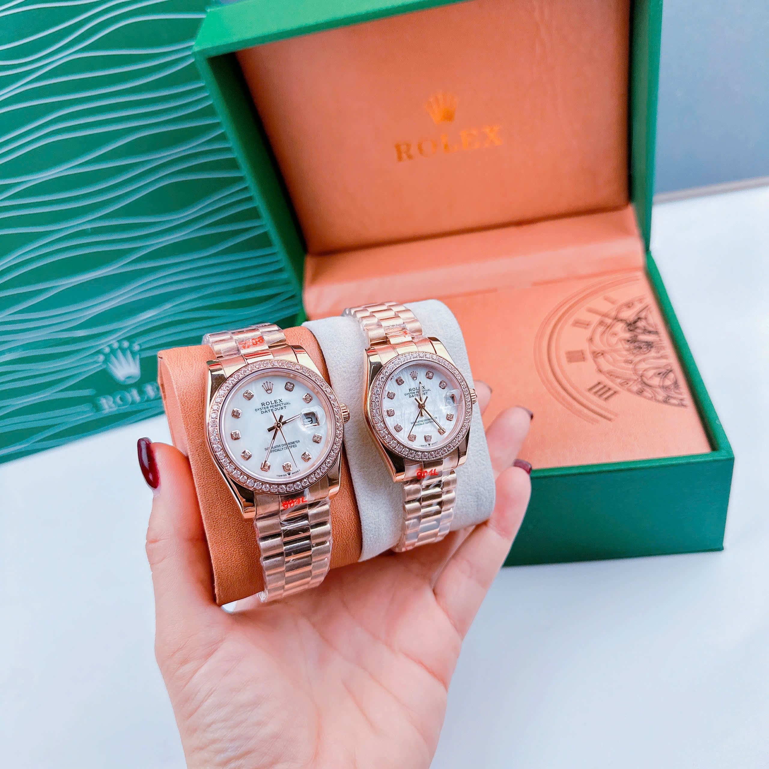 Đồng Hồ Rolex Đính Đá |Cặp Đôi |Mặt Trắng |Dây Kim Loại Rose Gold |Máy Pin (Máy Quartz) |Size 36x31mm |donghogiatot.vn
