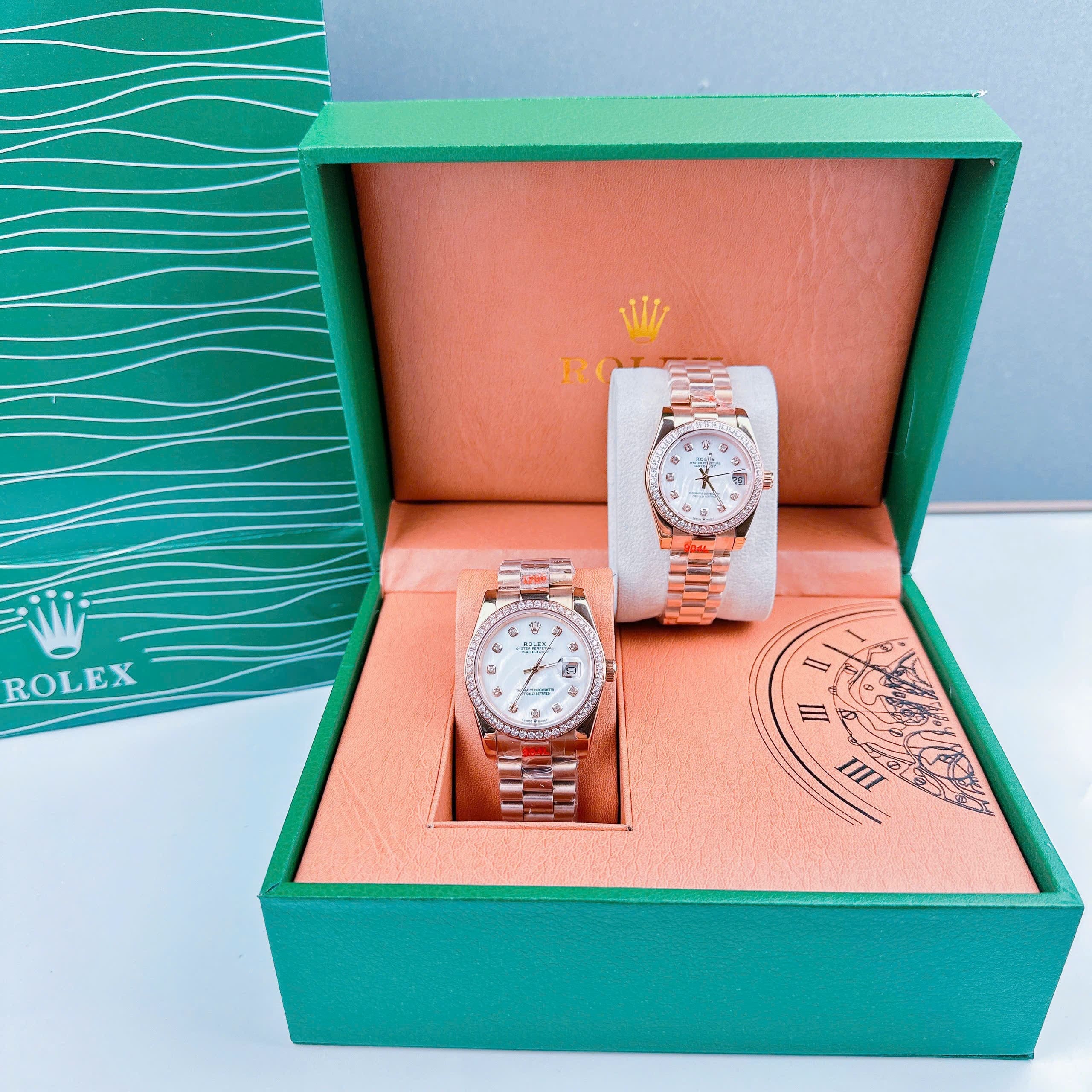 Đồng Hồ Rolex Đính Đá |Cặp Đôi |Mặt Trắng |Dây Kim Loại Rose Gold |Máy Pin (Máy Quartz) |Size 36x31mm |donghogiatot.vn