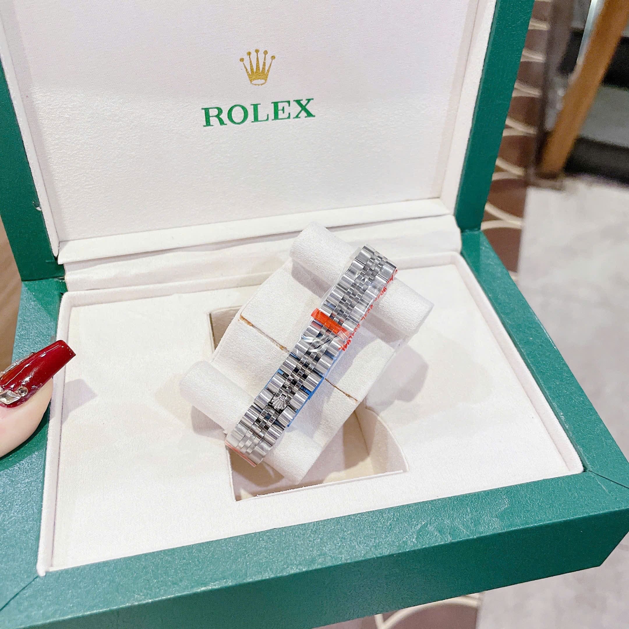 Đồng Hồ Rolex Date Just |Nữ Giới |Mặt Trắng |Niềng Khía |Dây Kim Loại Silver |Máy Pin (Máy Quartz) |Size 28mm |donghogiatot.vn