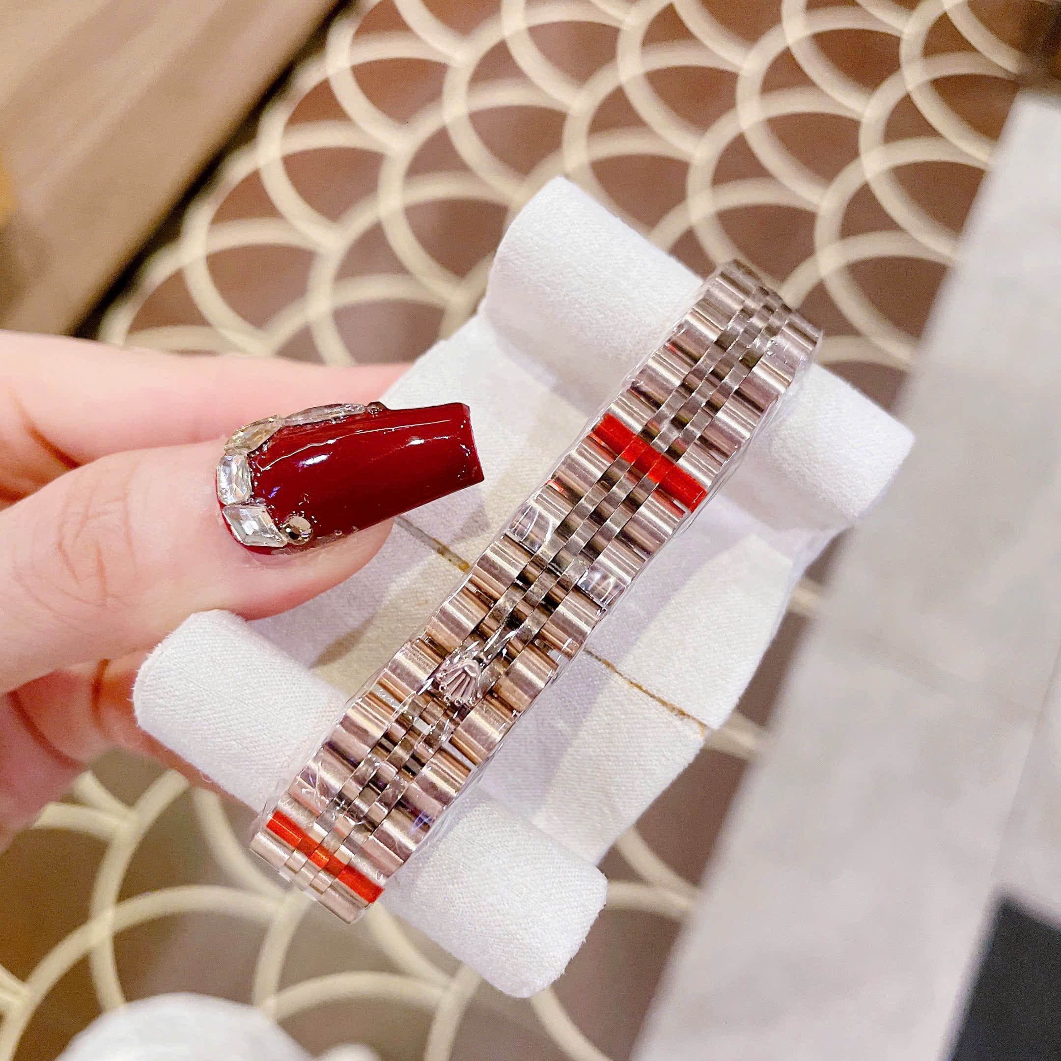 Đồng Hồ Rolex Đính Đá |Nữ Giới |Mặt Vàng |Dây Kim Loại Rose Gold |Máy Pin (Máy Quartz) |Size 28mm |donghogiatot.vn