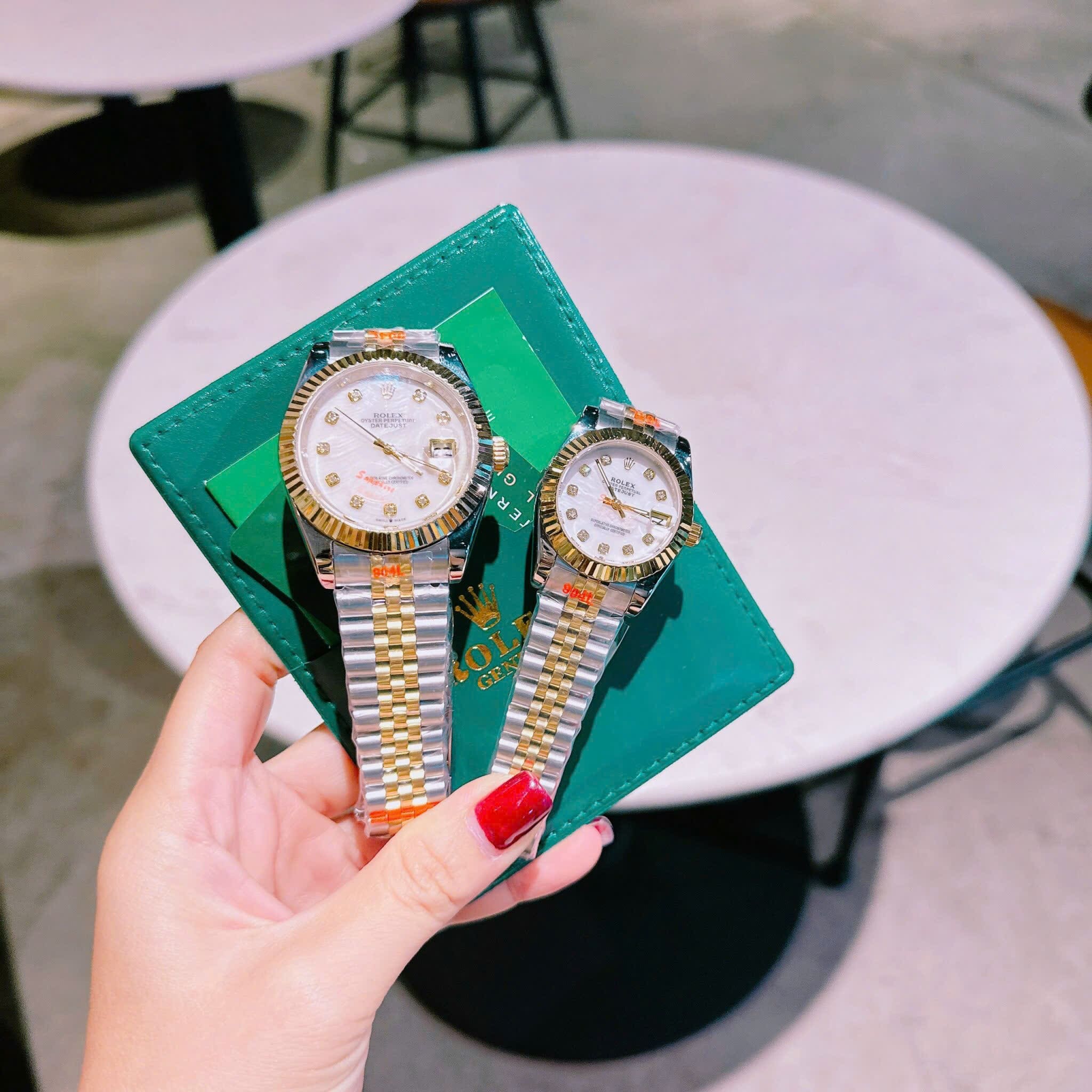 Đồng Hồ Rolex Niềng Khía |Cặp Đôi |Mặt Trắng |Dây Kim Loại Demi Vàng Gold |Máy Pin (Máy Quartz) |Size 41x31mm |donghogiatot.vn