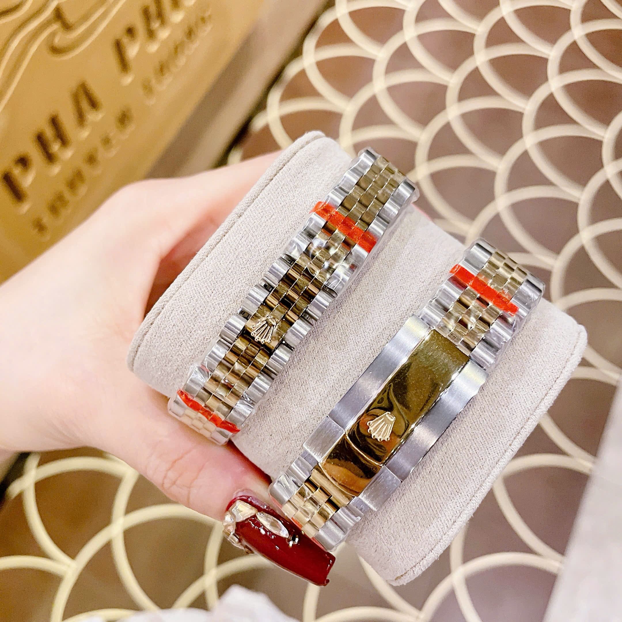 Đồng Hồ Rolex Date Just |Cặp Đôi |Mặt Trắng |Dây Kim Loại Demi Vàng Gold |Máy Pin (Máy Quartz) |Size 41x31mm |donghogiatot.vn