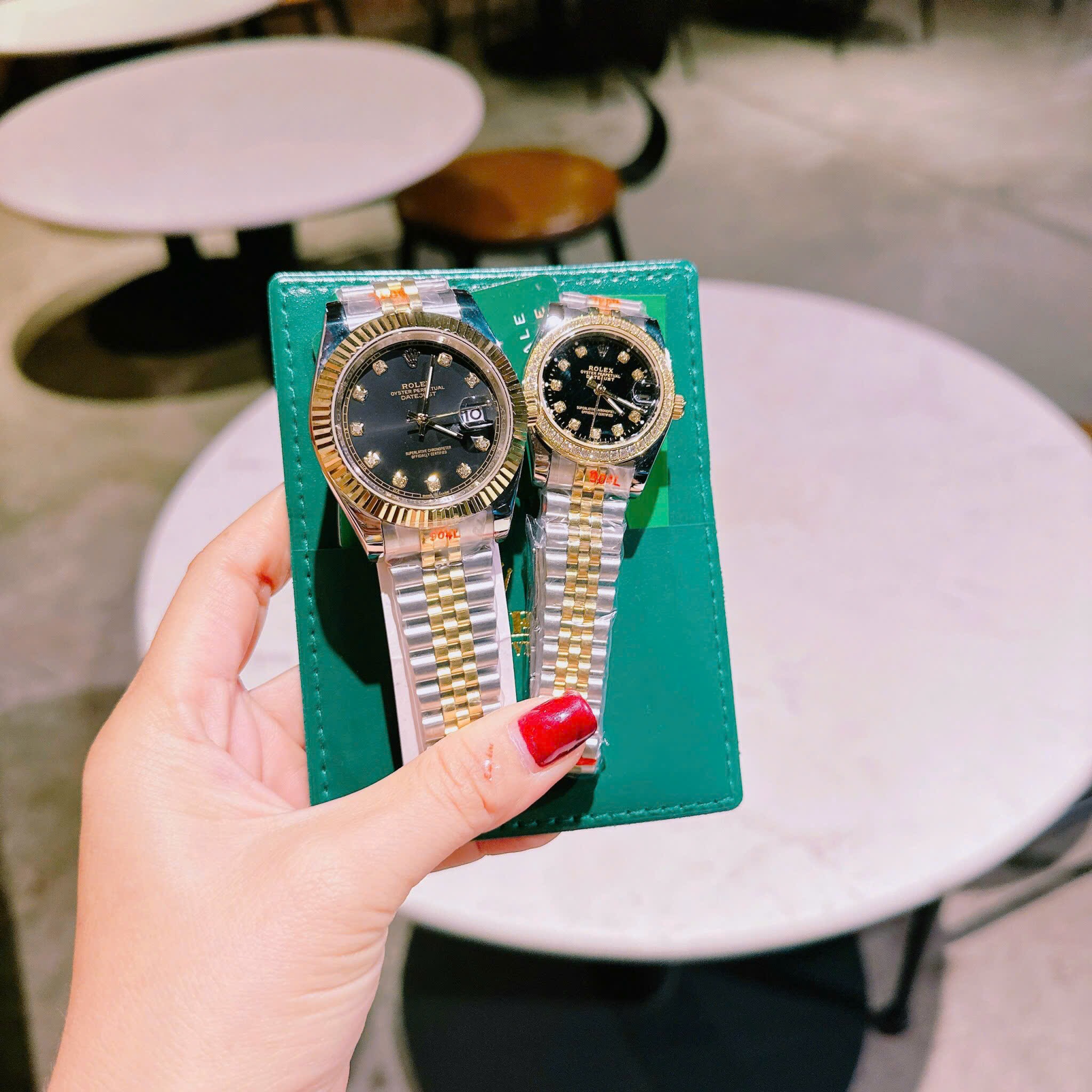 Đồng Hồ Rolex Date Just |Cặp Đôi |Mặt Đen |Dây Kim Loại Demi Vàng Gold |Máy Pin (Máy Quartz) |Size 41x31mm |donghogiatot.vn