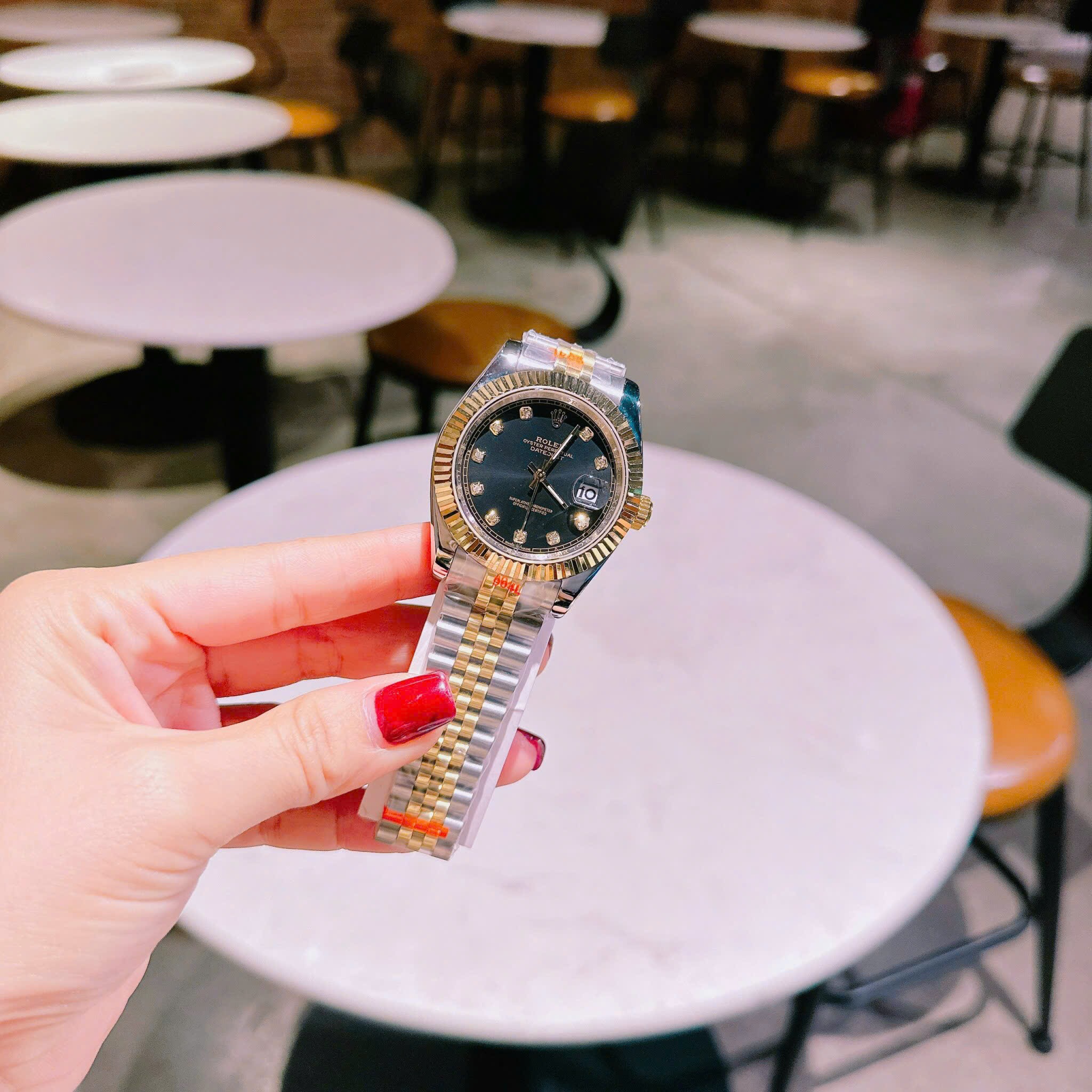 Đồng Hồ Rolex Date Just |Cặp Đôi |Mặt Đen |Dây Kim Loại Demi Vàng Gold |Máy Pin (Máy Quartz) |Size 41x31mm |donghogiatot.vn