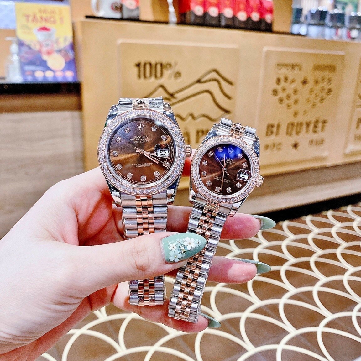 Đồng Hồ Rolex Đính Đá |Cặp Đôi |Mặt Nâu |Dây Kim Loại Demi Rose Gold |Máy Cơ (Automatic) |Size 41x31mm |donghogiatot.vn