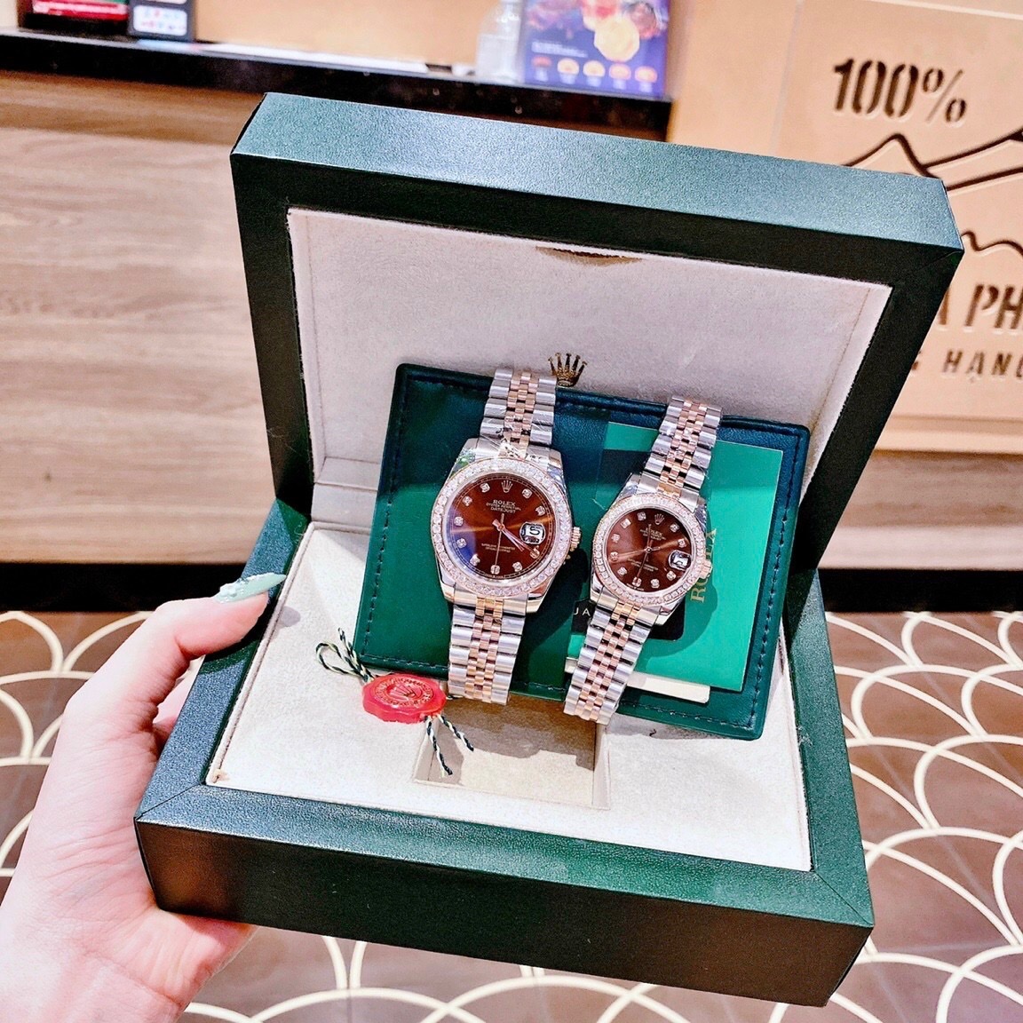 Đồng Hồ Rolex Đính Đá |Cặp Đôi |Mặt Nâu |Dây Kim Loại Demi Rose Gold |Máy Cơ (Automatic) |Size 41x31mm |donghogiatot.vn
