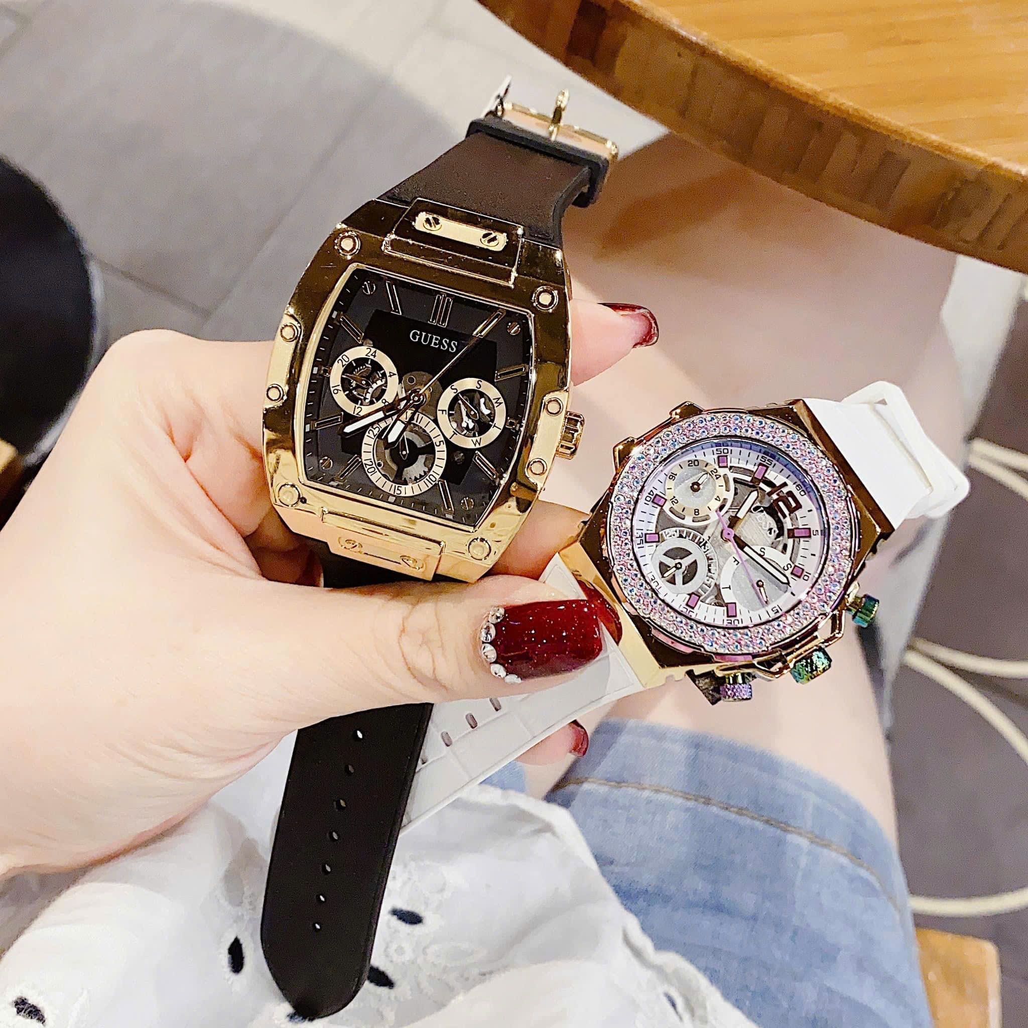 Đồng Hồ Guess Chronograph |Cặp Đôi |Vàng Gold |Đính Đá |Dây Cao Su |Size 43x36mm |donghogiatot.vn