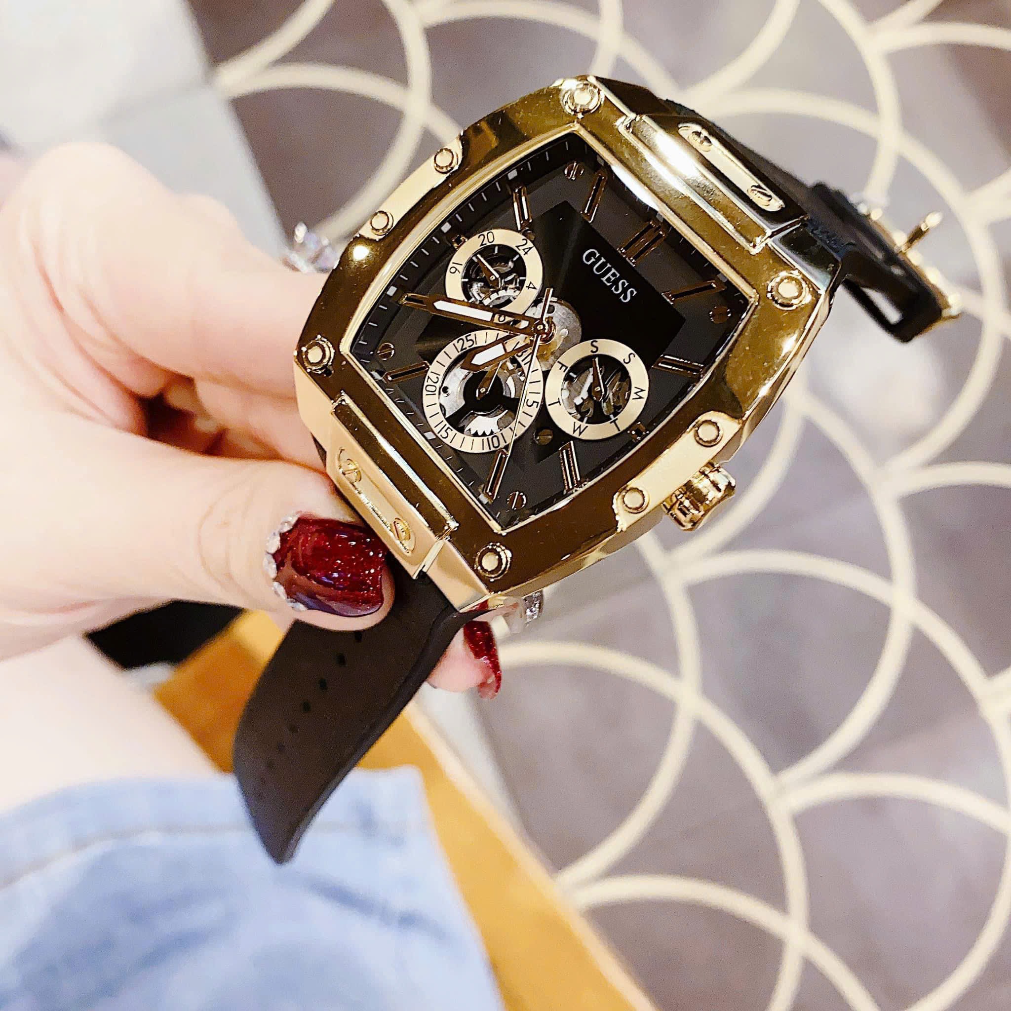 Đồng Hồ Guess Chronograph |Cặp Đôi |Vàng Gold |Đính Đá |Dây Cao Su |Size 43x36mm |donghogiatot.vn