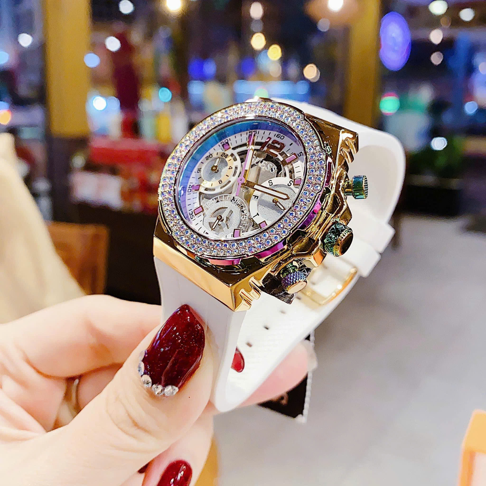 Đồng Hồ Guess Chronograph |Cặp Đôi |Vàng Gold |Đính Đá |Dây Cao Su |Size 43x36mm |donghogiatot.vn