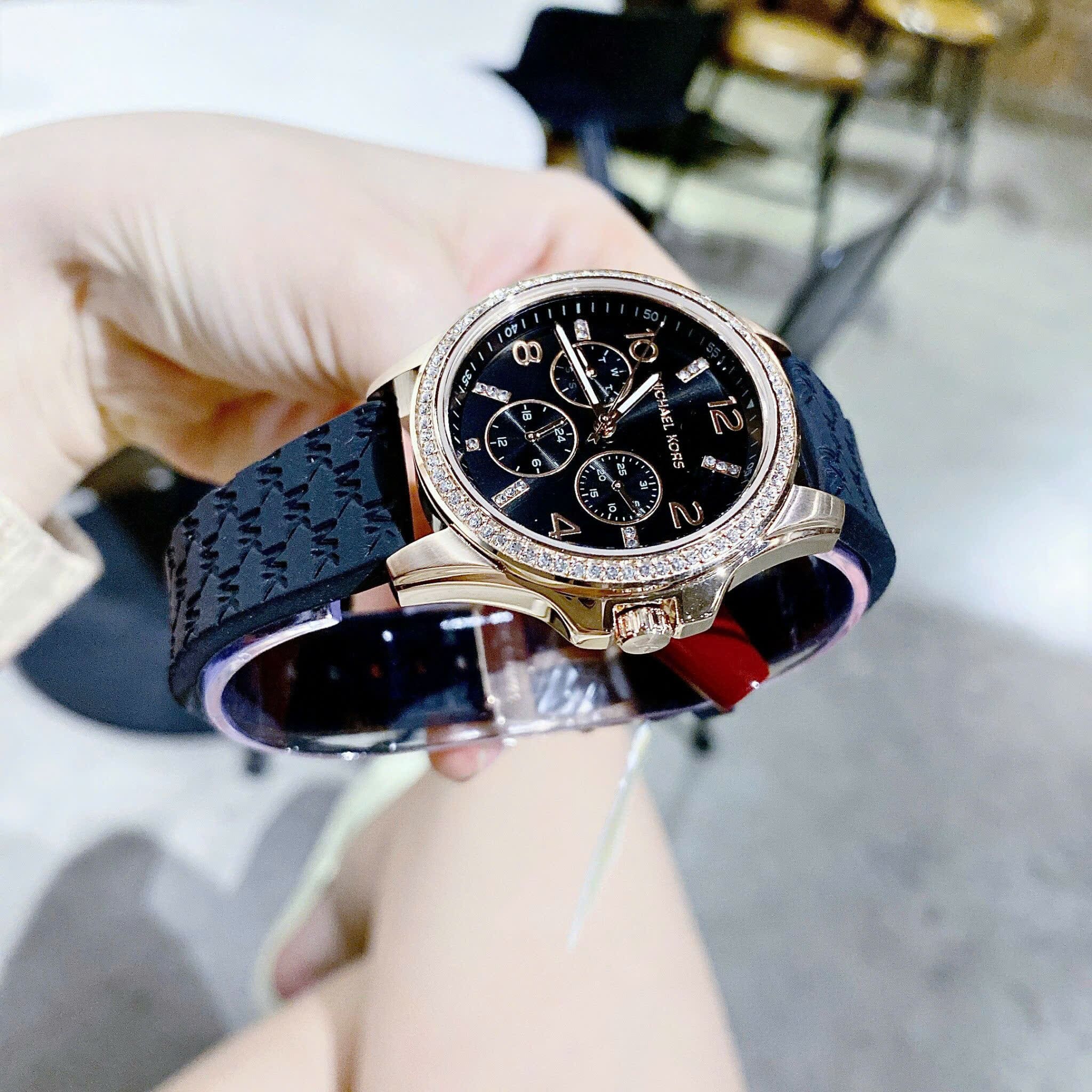Đồng Hồ Michael Kors Mini Pilot |Nữ Giới |Đính Đá |Dây Silicone Đen |Máy Pin (Quartz) |Size 36mm |donghogiatot.vn