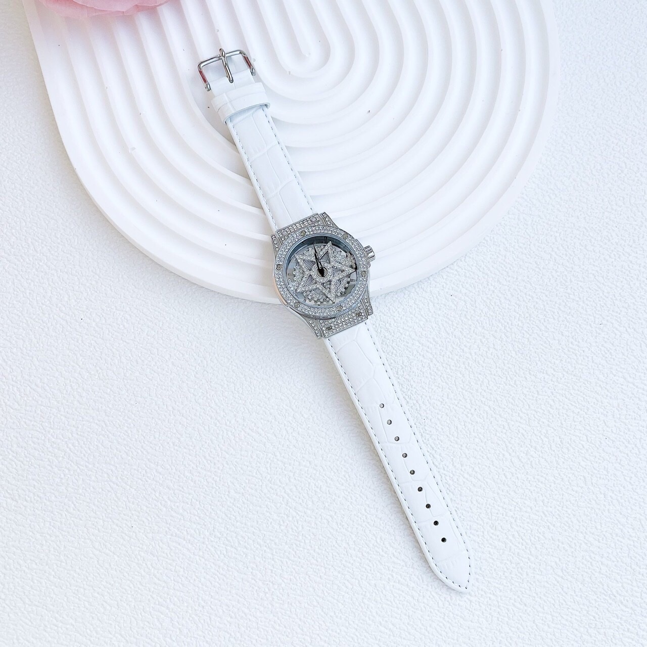 Đồng Hồ Davena Ngôi Sao Xoay |Nữ Giới |Full Đá Silver |Dây Da Trắng |Máy Pin (Quartz) |Size 38mm |donghogiatot.vn