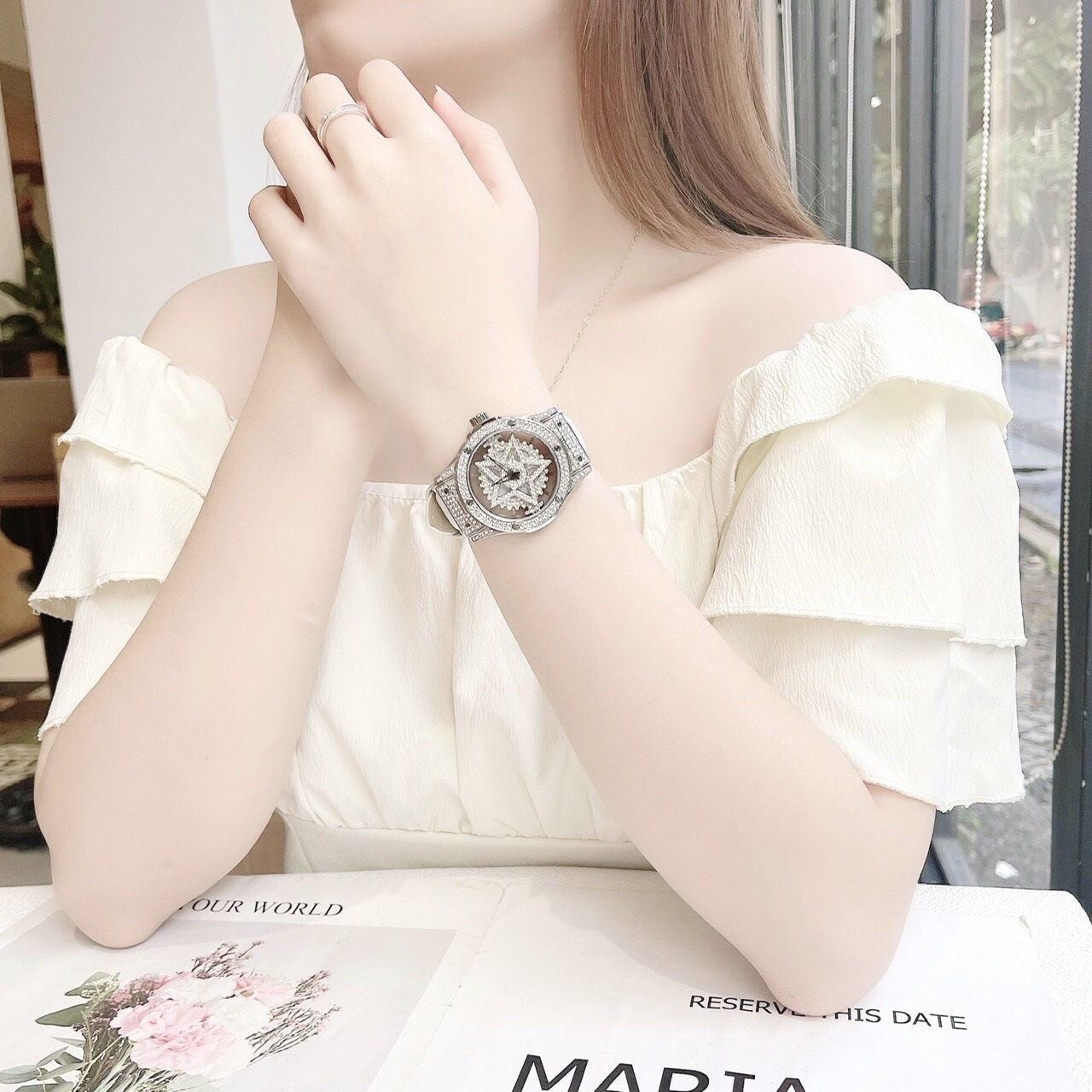 Đồng Hồ Davena Ngôi Sao Xoay |Nữ Giới |Full Đá Silver |Dây Da Trắng |Máy Pin (Quartz) |Size 38mm |donghogiatot.vn