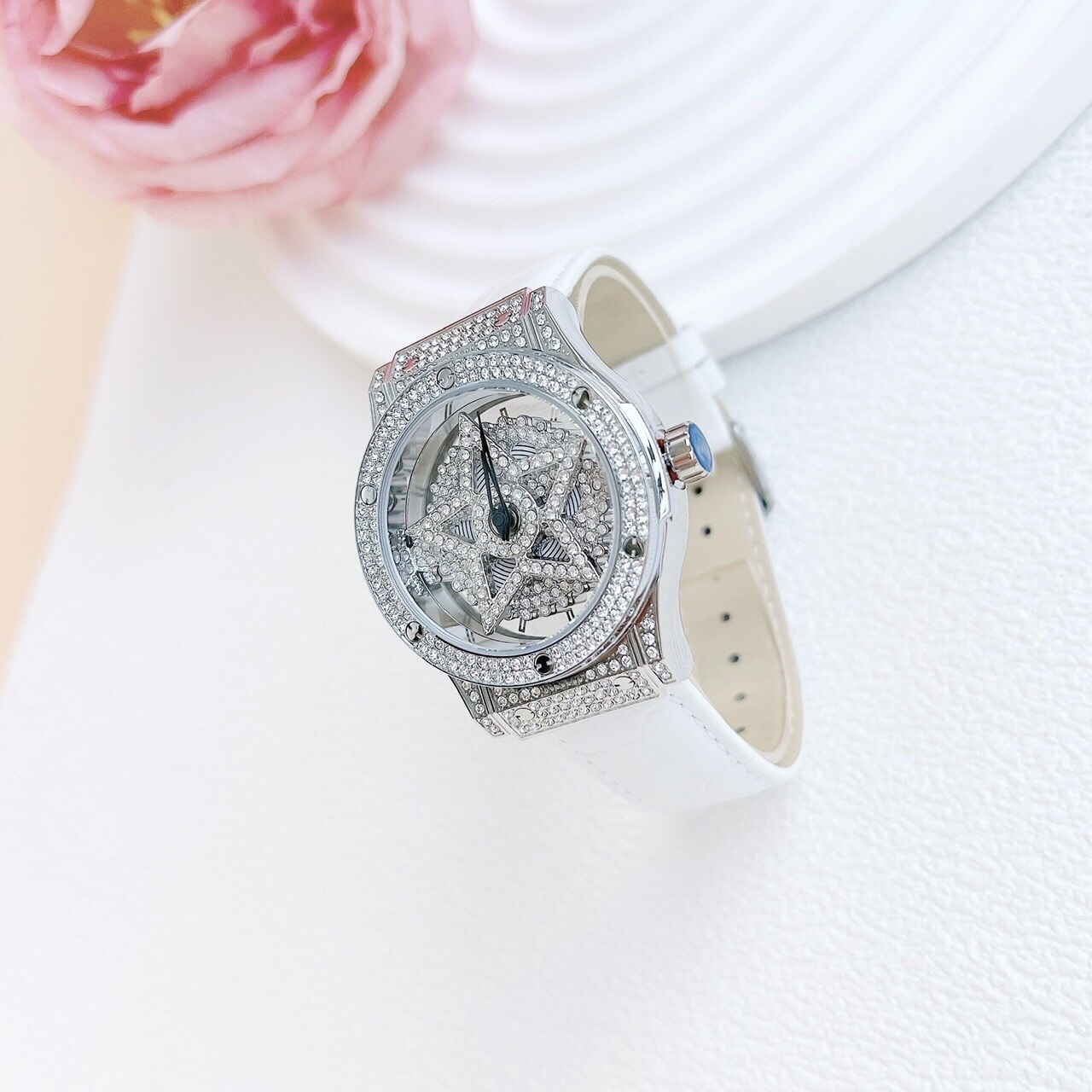 Đồng Hồ Davena Ngôi Sao Xoay |Nữ Giới |Full Đá Silver |Dây Da Trắng |Máy Pin (Quartz) |Size 38mm |donghogiatot.vn