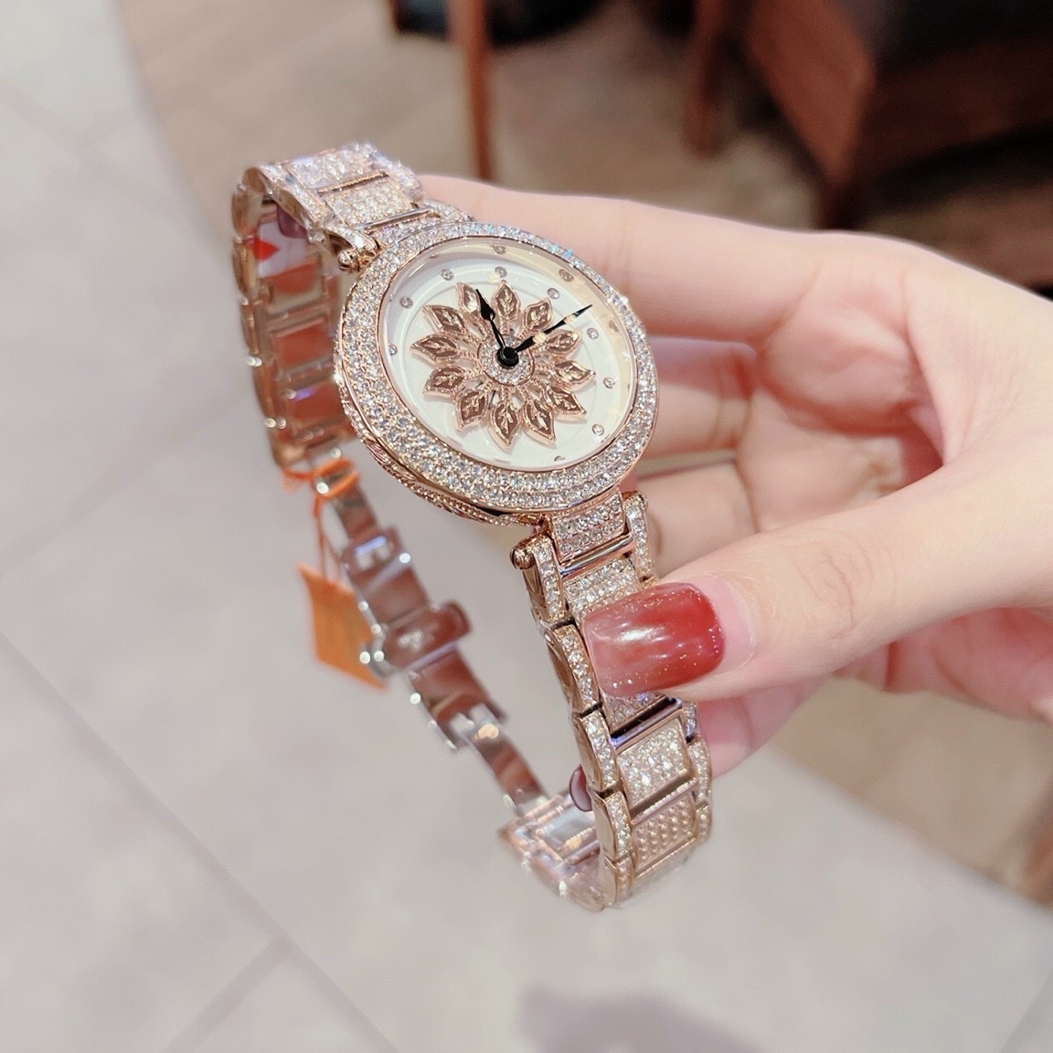 Đồng Hồ Davena Bông Hoa Xoay |Nữ Giới |Đính Đá |Dây Kim Loại Rose Gold |Máy Pin (Quartz) |Size 38mm |donghogiatot.vn