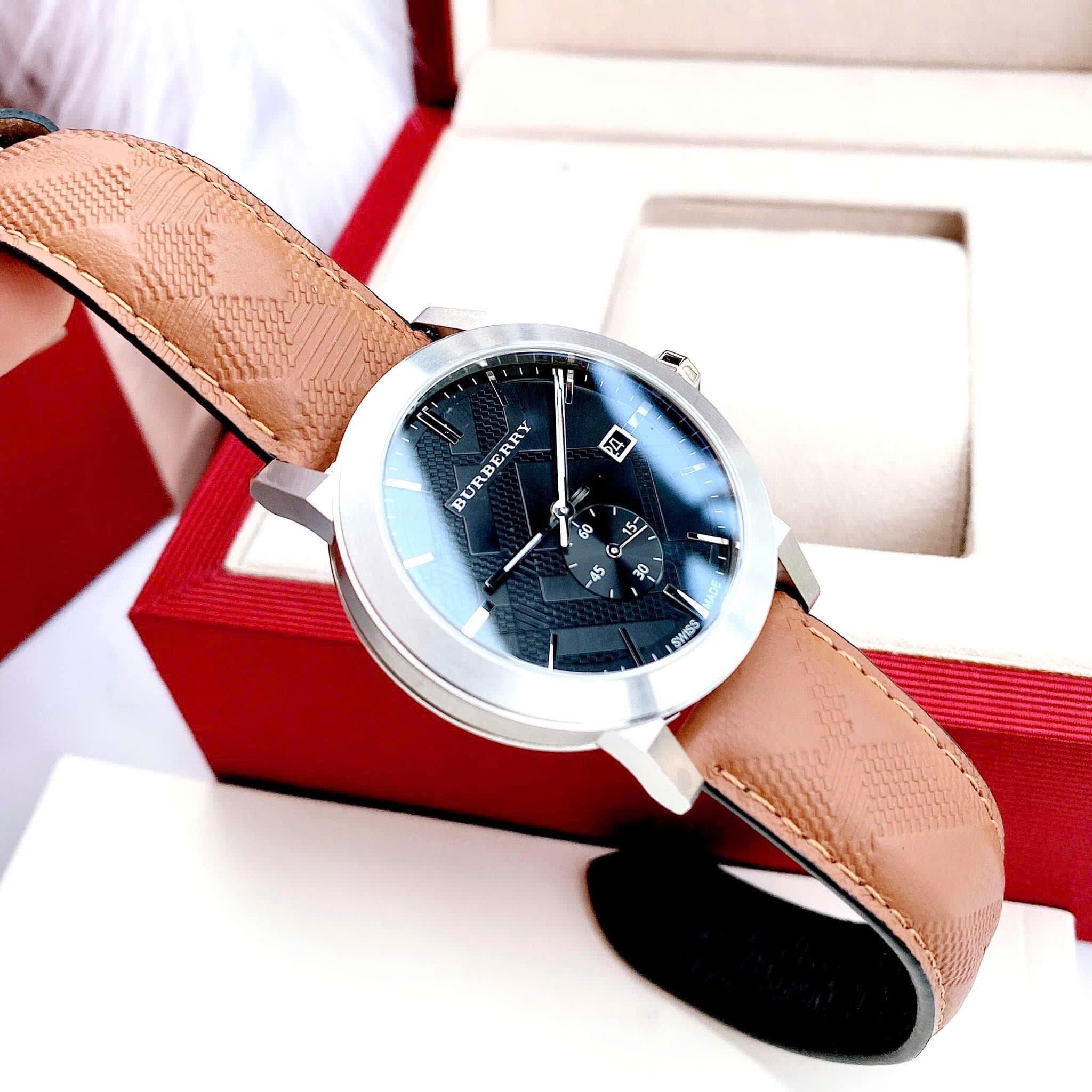 Đồng Hồ Burberry The City Embossed |Nam Giới |Mặt Đen |Dây Da Nâu |Máy Pin (Quartz) |Size 42mm |donghogiatot.vn