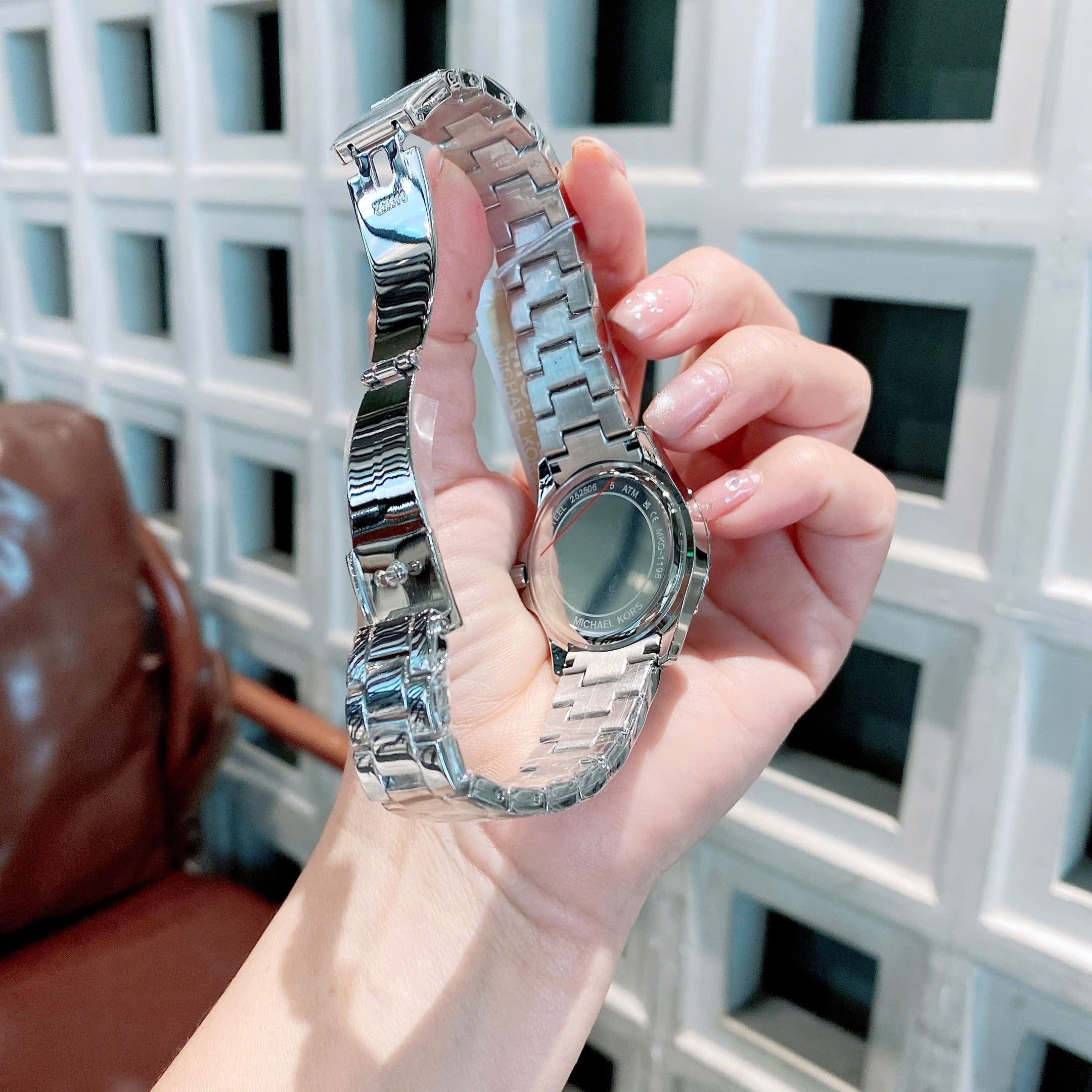 Đồng Hồ Micheal Kors Mini Everest |Nữ Giới |Mặt Tròn Trắng |Dây Kim Loại Đính Đá |Máy Pin (Quartz) |Size 33mm |donghogiatot.vn