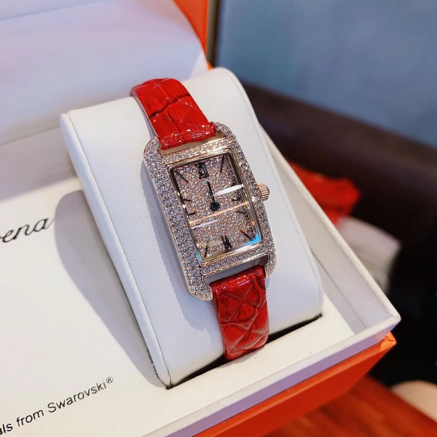 Đồng Hồ Davena Mặt Chữ Nhật |Nữ Giới |Đính Đá |Rose Gold |Dây Da Đỏ |Máy Pin (Quartz) |Size 21x27mm |donghogiatot.vn