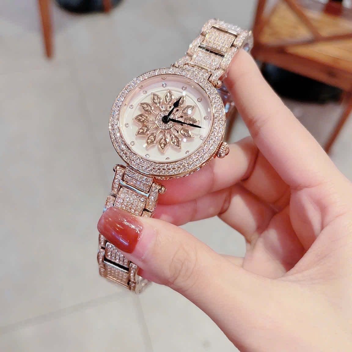 Đồng Hồ Davena Bông Hoa Xoay |Nữ Giới |Đính Đá |Dây Kim Loại Rose Gold |Máy Pin (Quartz) |Size 38mm |donghogiatot.vn