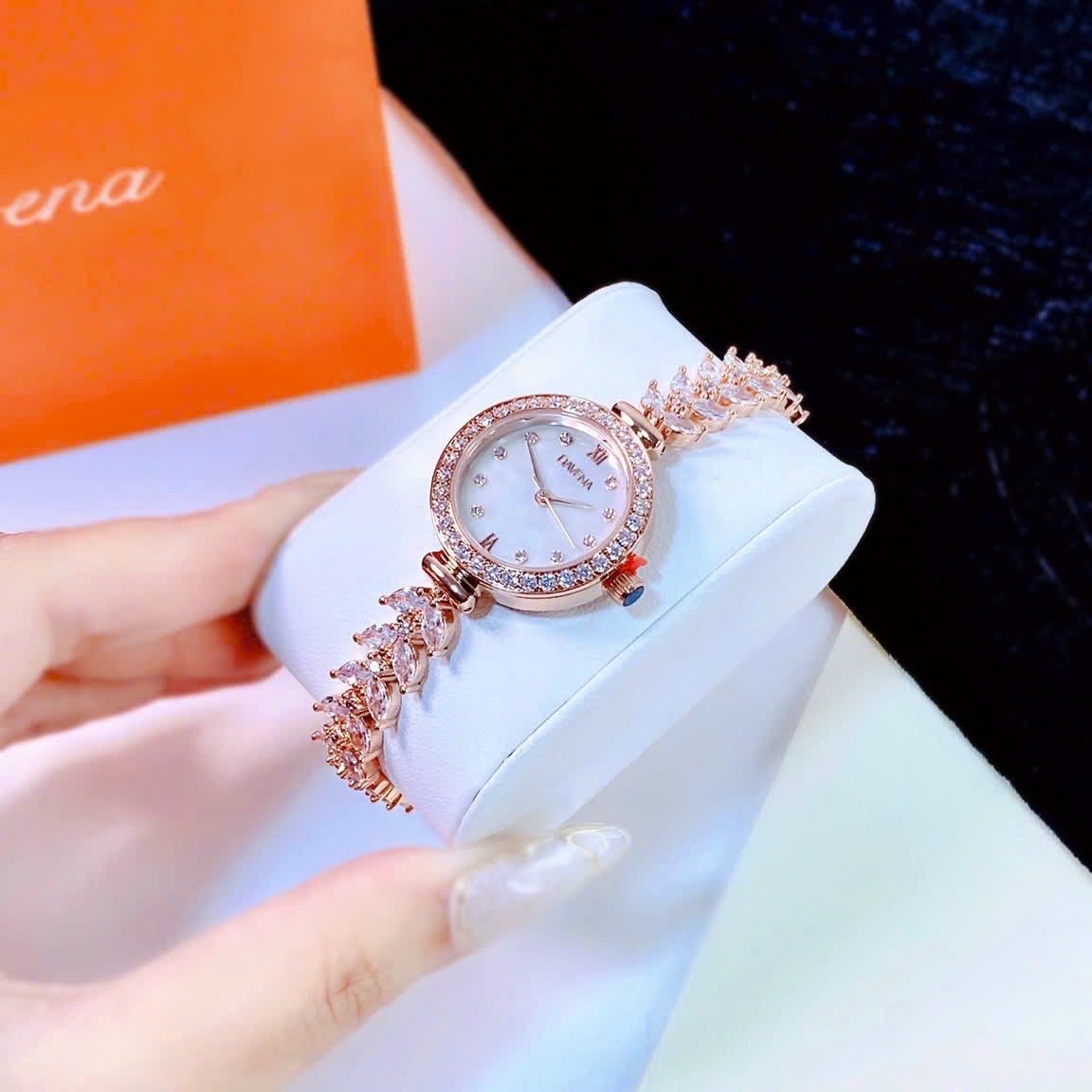 Đồng Hồ Davena Mặt Trắng |Nữ Giới |Rose Gold |Vòng Tay Đính Đá |Máy Pin (Quartz) |Size 26mm |donghogiatot.vn