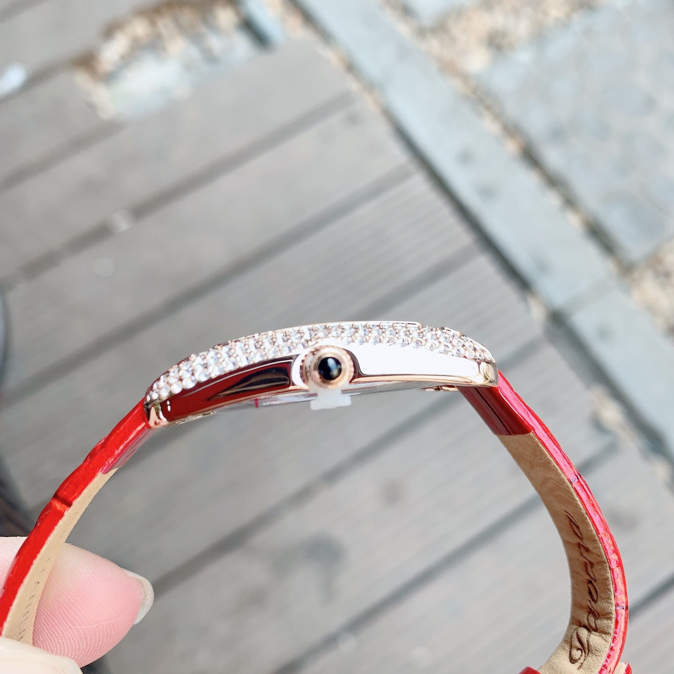 Đồng Hồ Davena Mặt Chữ Nhật |Nữ Giới |Đính Đá |Rose Gold |Dây Da Đỏ |Máy Pin (Quartz) |Size 21x27mm |donghogiatot.vn