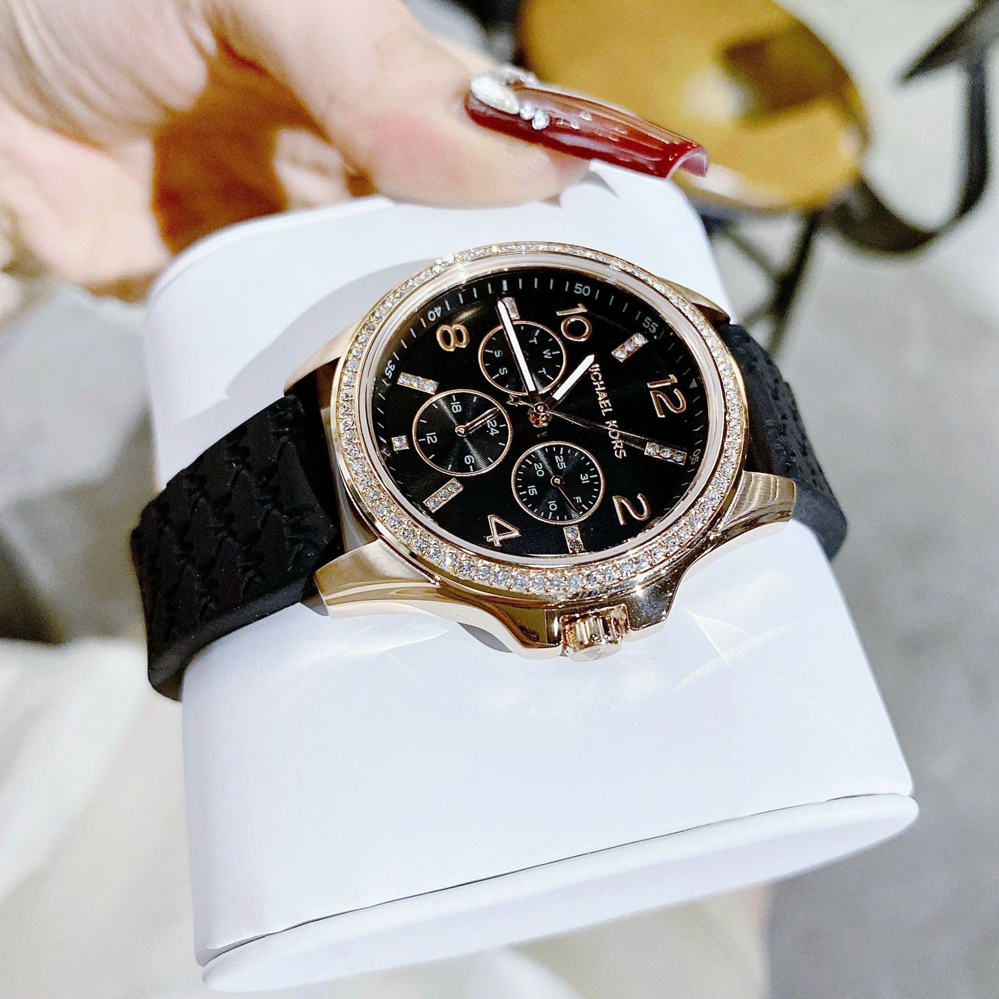 Đồng Hồ Michael Kors Mini Pilot |Nữ Giới |Đính Đá |Dây Silicone Đen |Máy Pin (Quartz) |Size 36mm |donghogiatot.vn