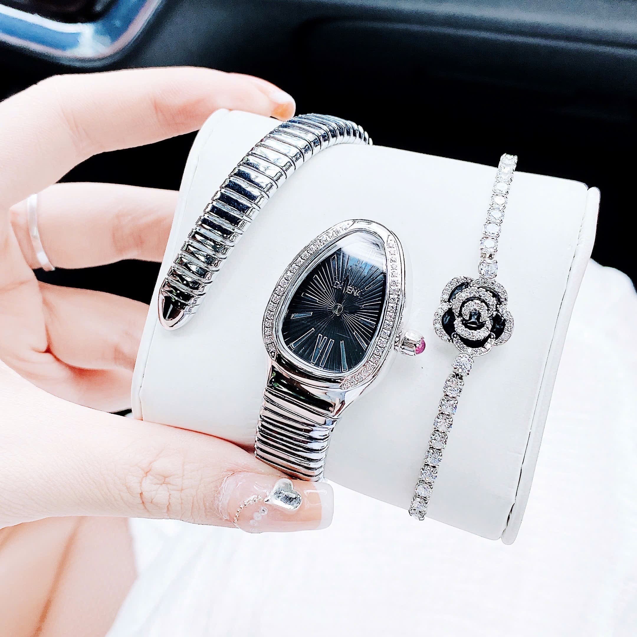 Đồng Hồ Davena Mặt Đầu Rắn |Nữ Giới |Đính Đá |Vòng Tay Silver |Máy Pin (Quartz) |Size 28mm |donghogiatot.vn
